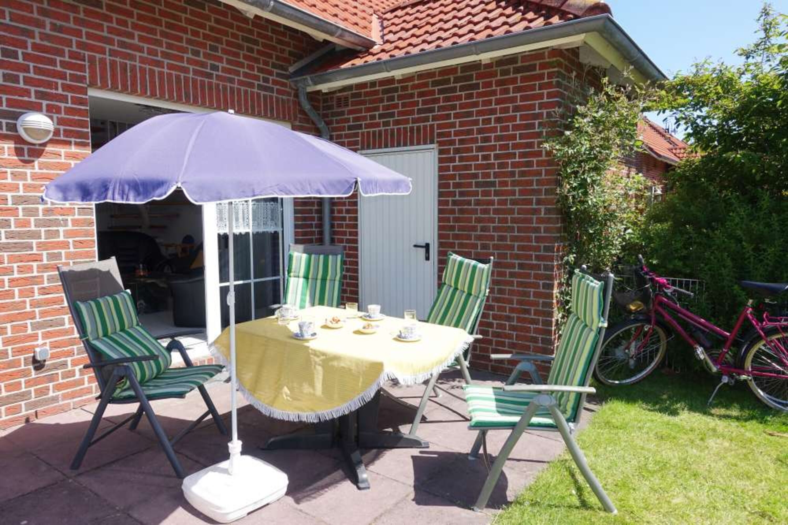 Esstisch auf der Terrasse