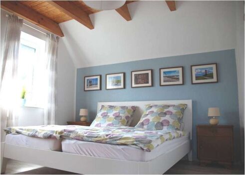 Schlafzimmer "Meeresbrise" (EG), Doppelbett 1,80 x 2,00 m