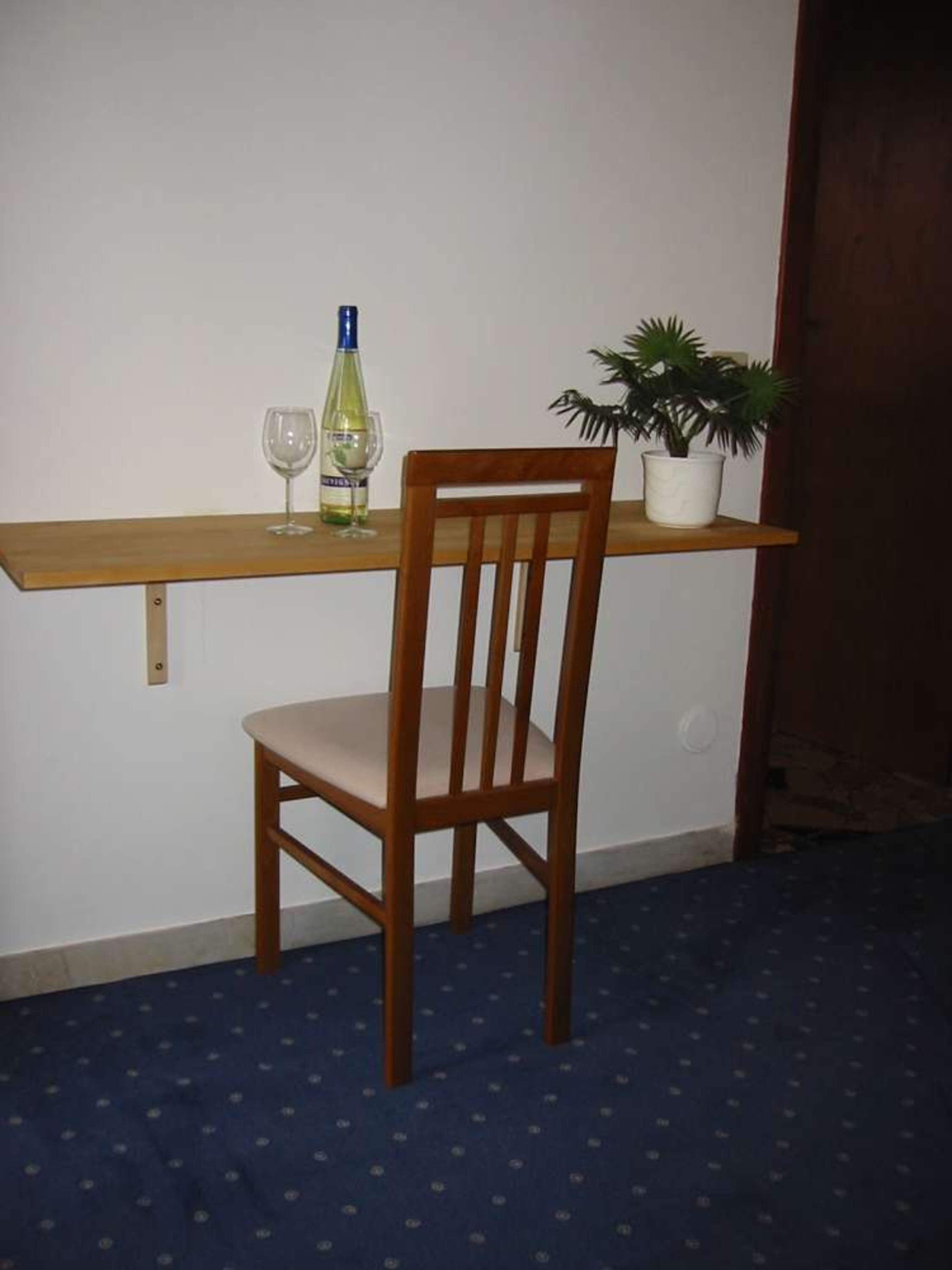 Schlafzimmer 1