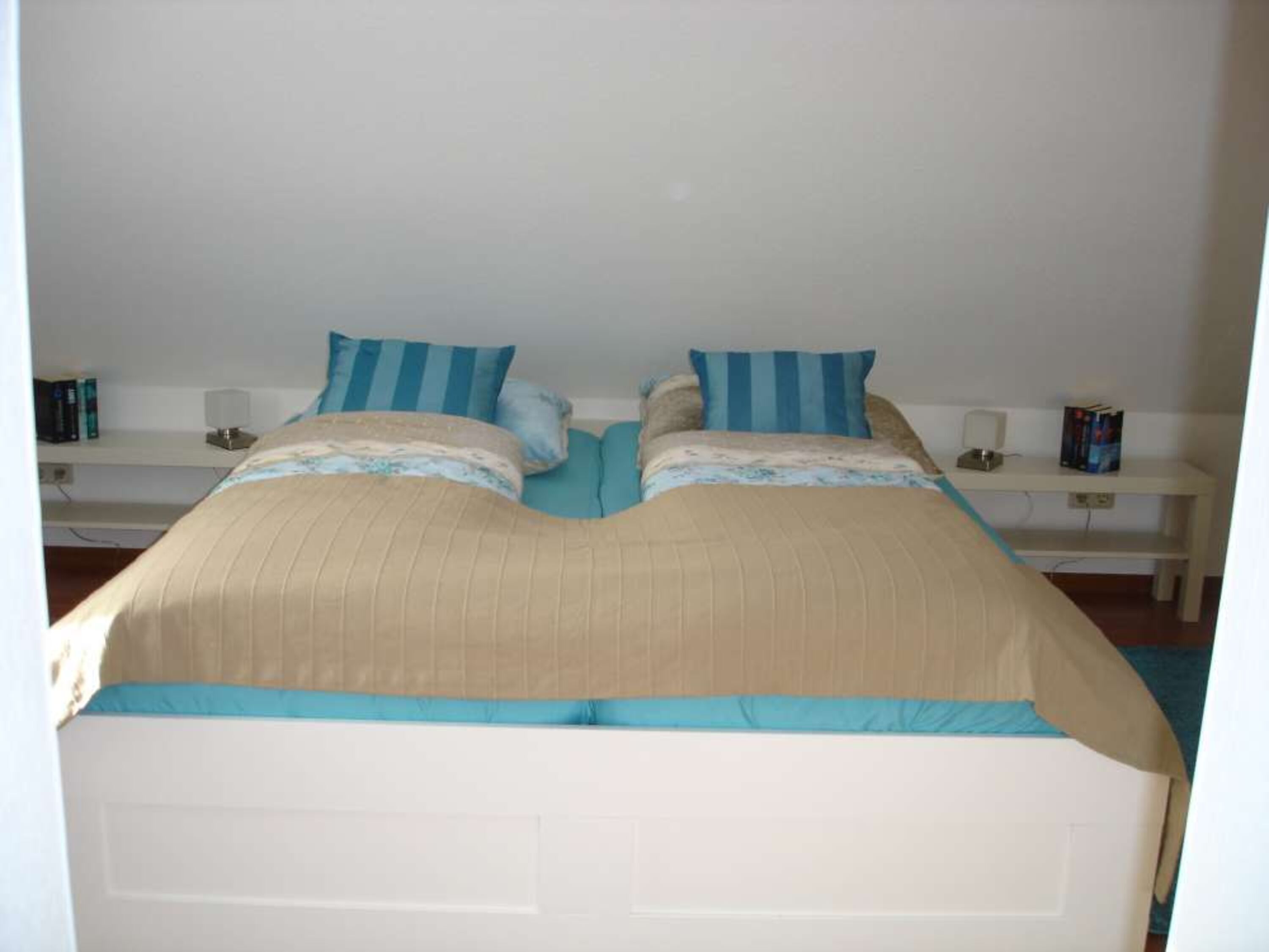 Schlafzimmer mit Doppelbett