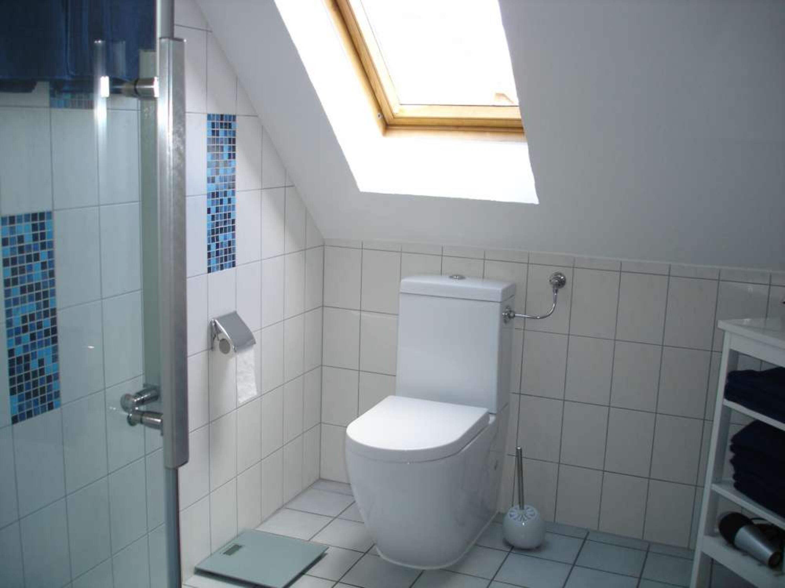 Bad mit Dusche im OG