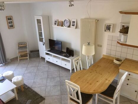 Ferienhaus Nessmersiel im Eiderentenweg, Wohn-/Ess-/ und Küchenbereich