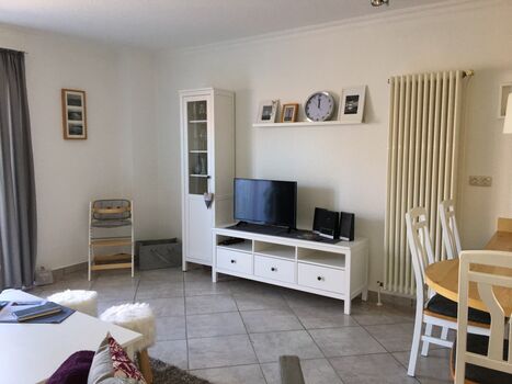 Ferienhaus Nessmersiel im Eiderentenweg, Wohn-/Ess- und Küchenbereich