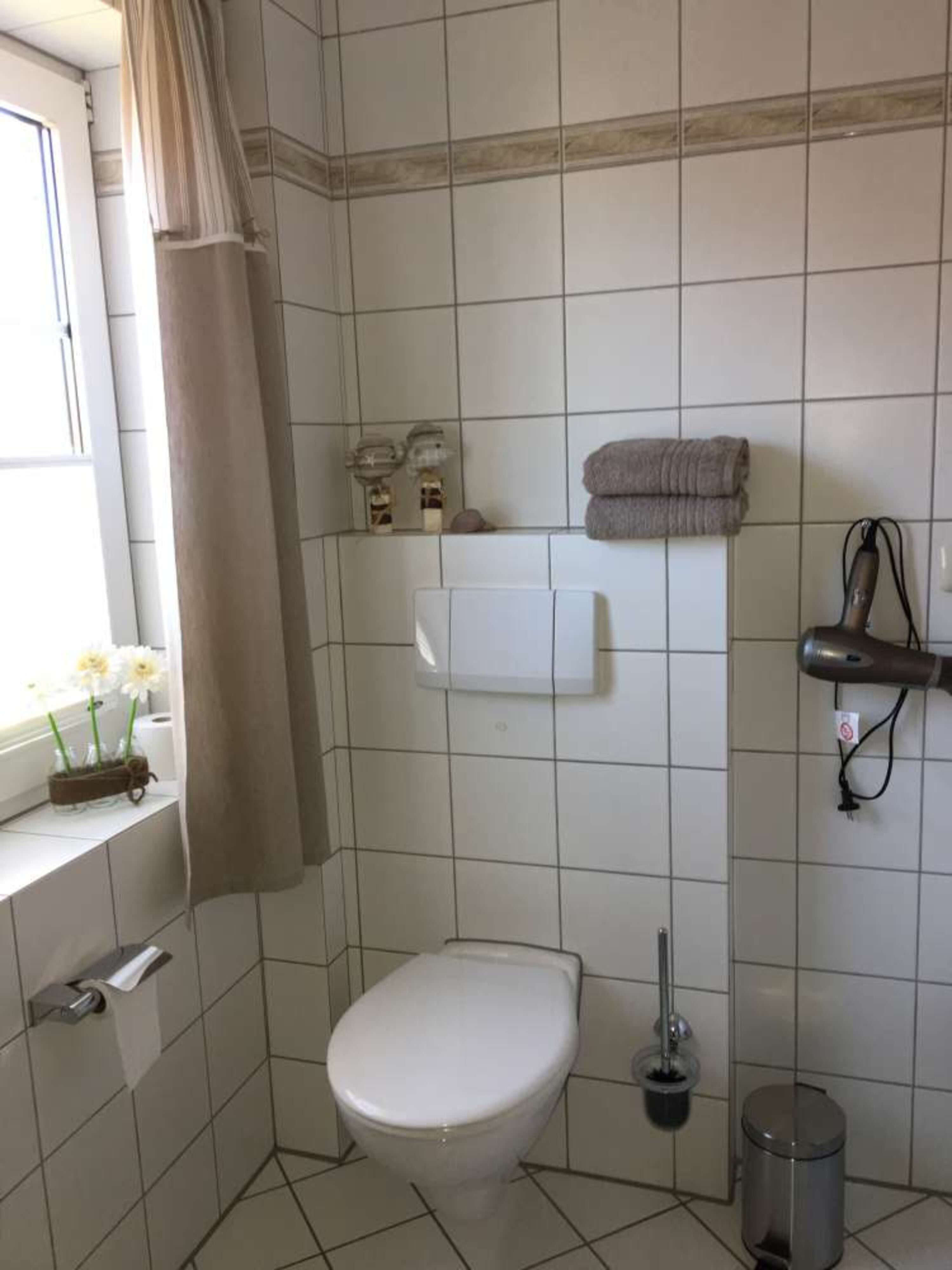 Bad mit Dusche im OG