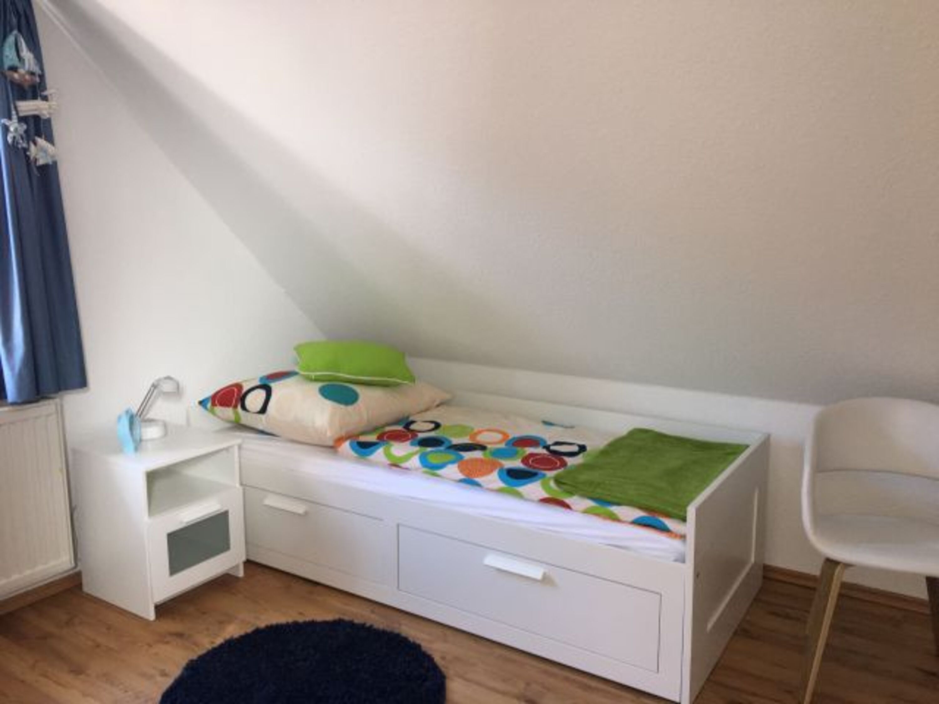 Schlafzimmer mit 2 getrennten Betten
