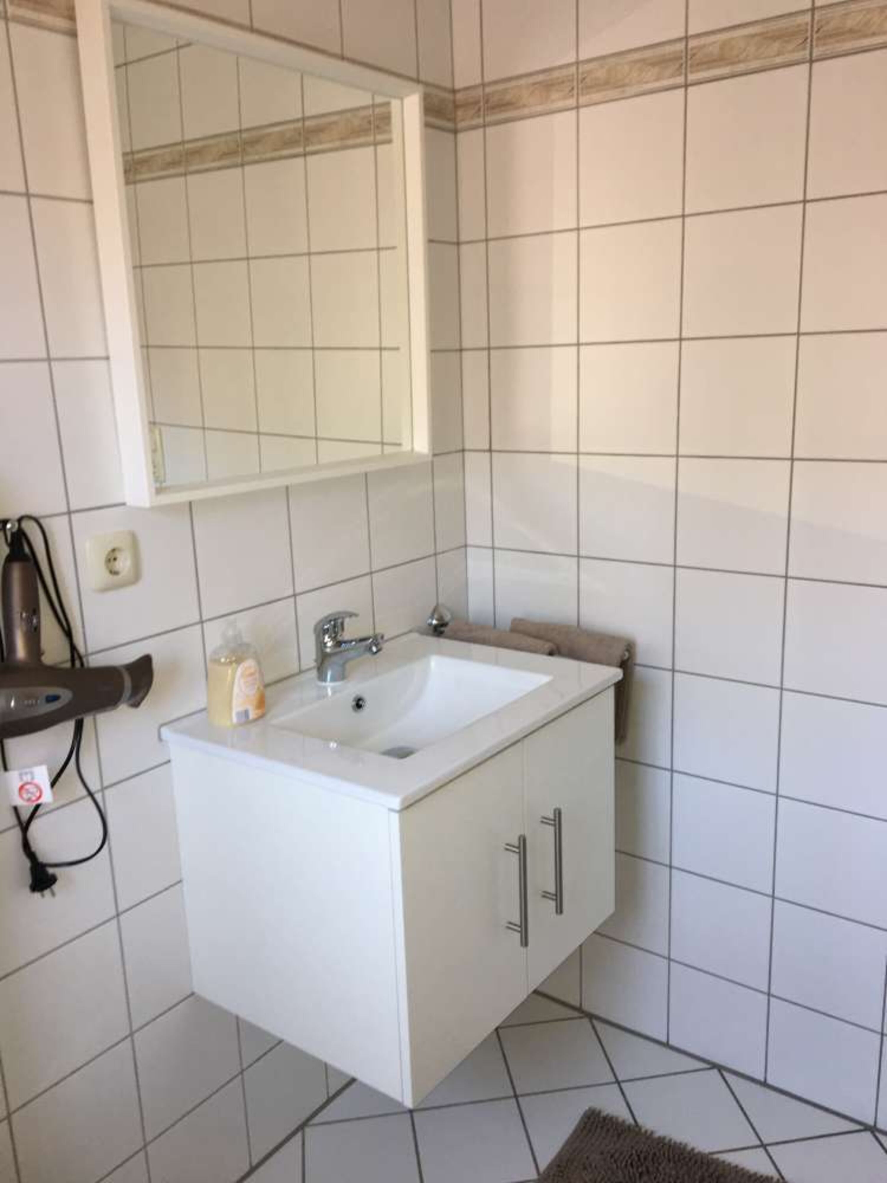 Bad mit Dusche im OG
