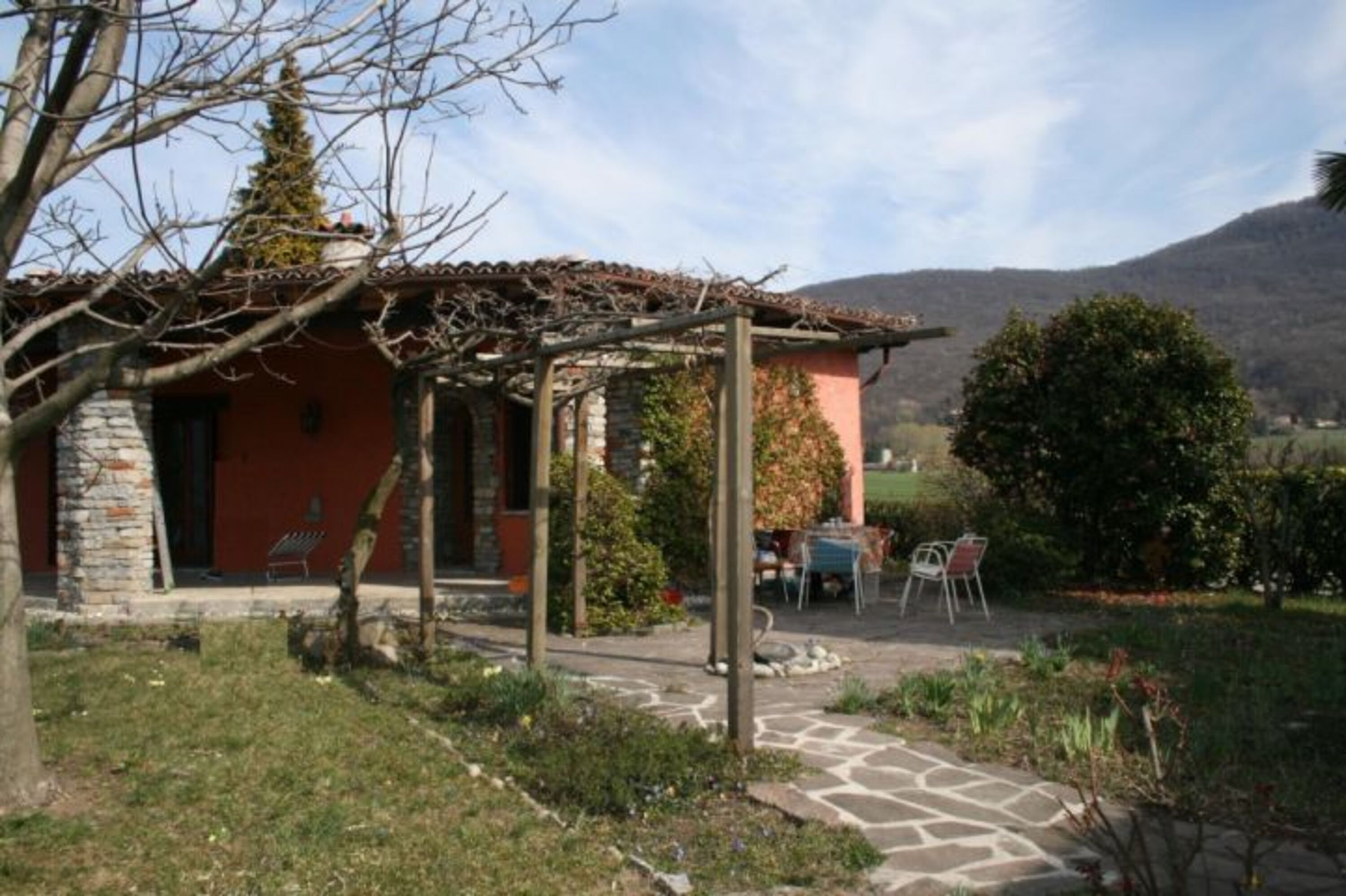 Garten mit Blick in die Berge