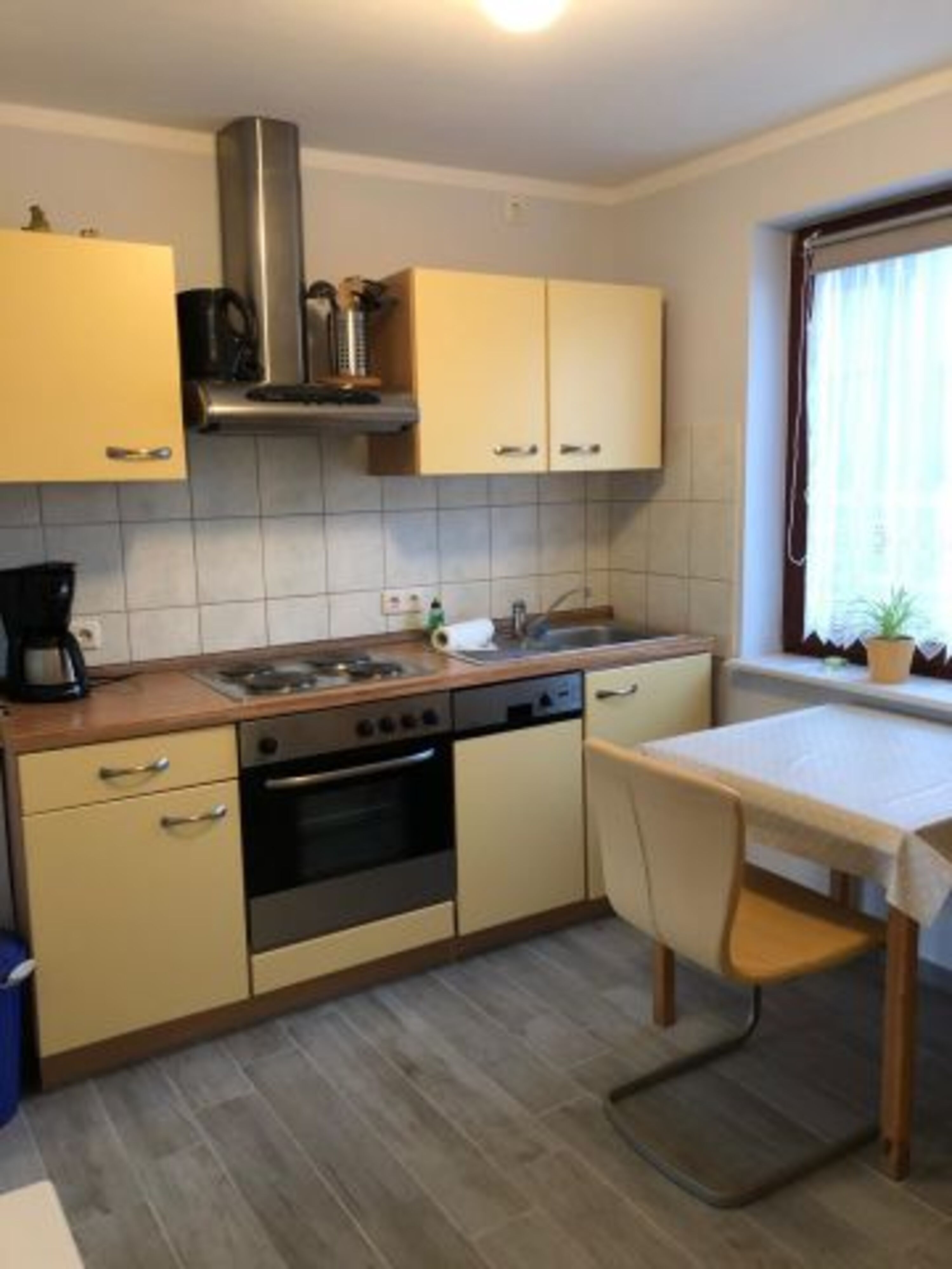 Typ 1/1 Küche mit Kühlschrank Gefrierfach