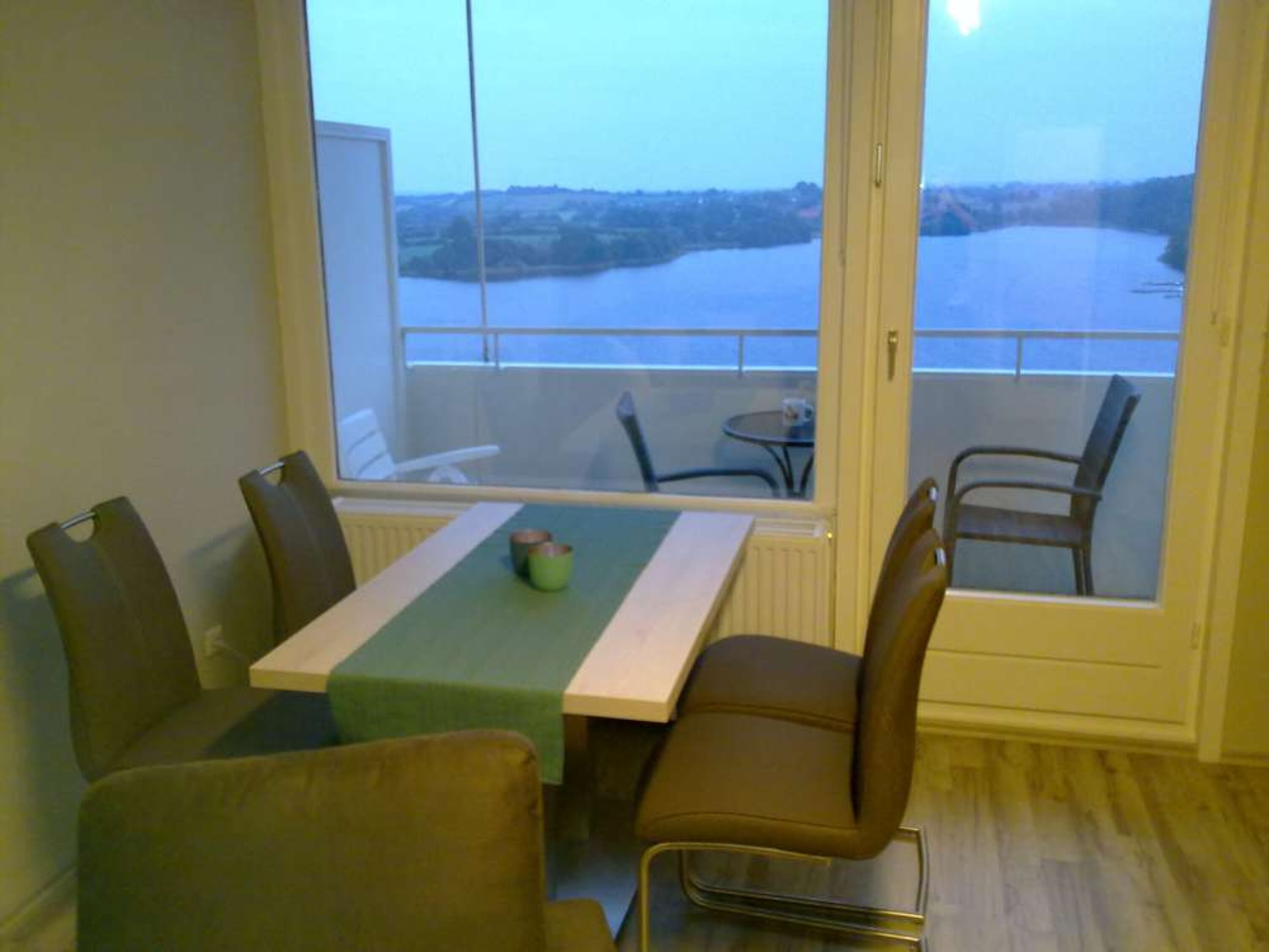 Wohnzimmer Ausblick vom Esszimmertisch