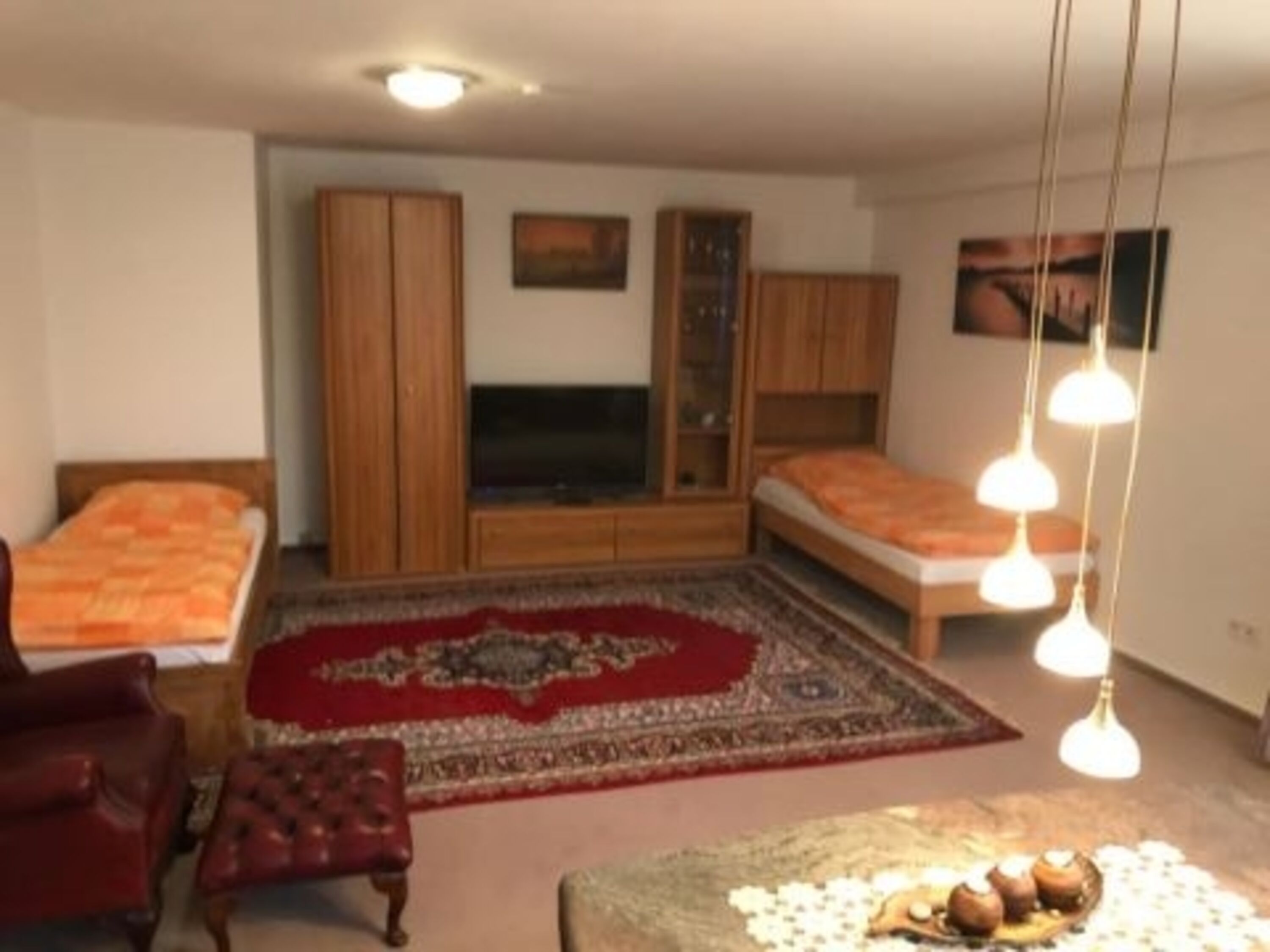 Wohn-/Schlafzimmer (getrennte Betten) - Bett II