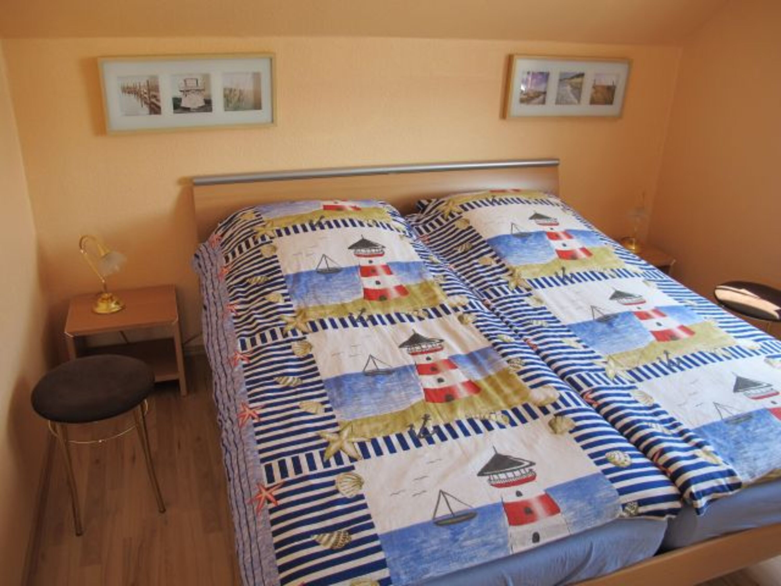 Schlafzimmer 1