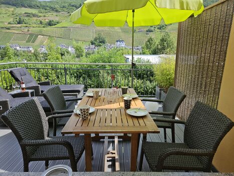 Hier frühstücken Sie in der Moselsonne