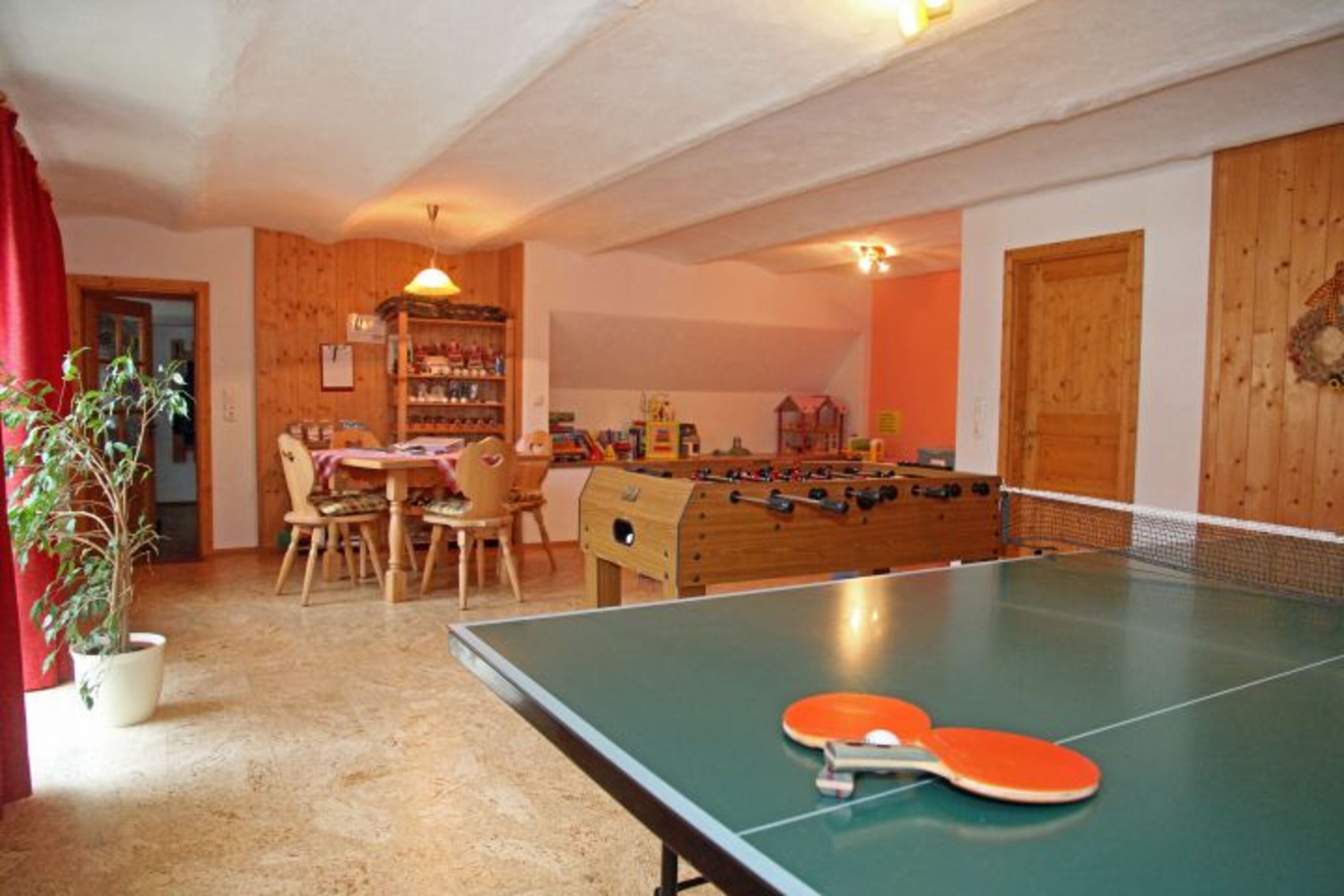 Tischtennis, Kickern und Spielen...