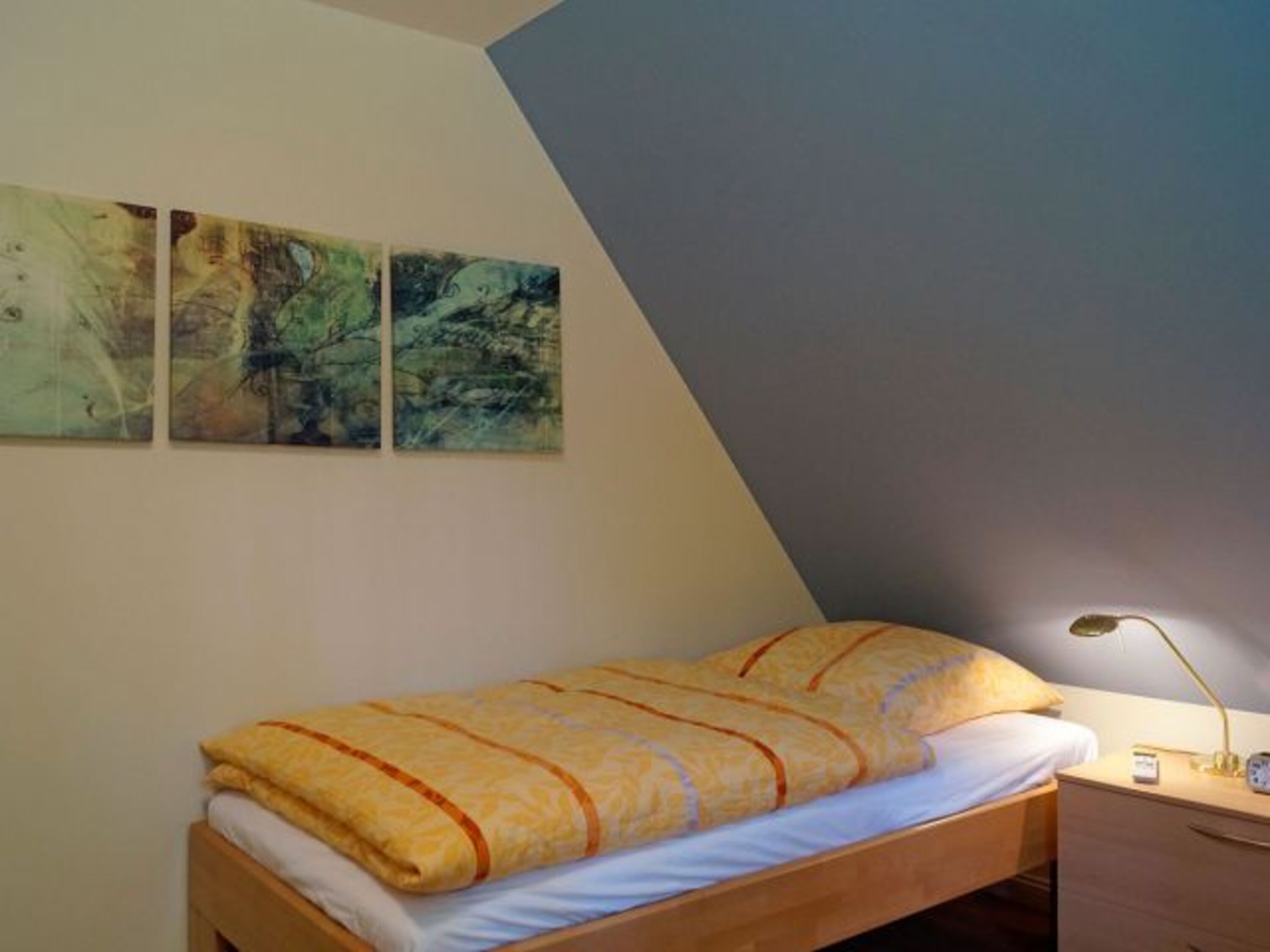 Zweibettschlafzimmer blau
