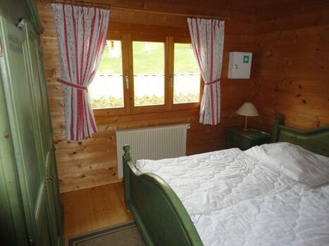 Schlafzimmer mit Doppelbett