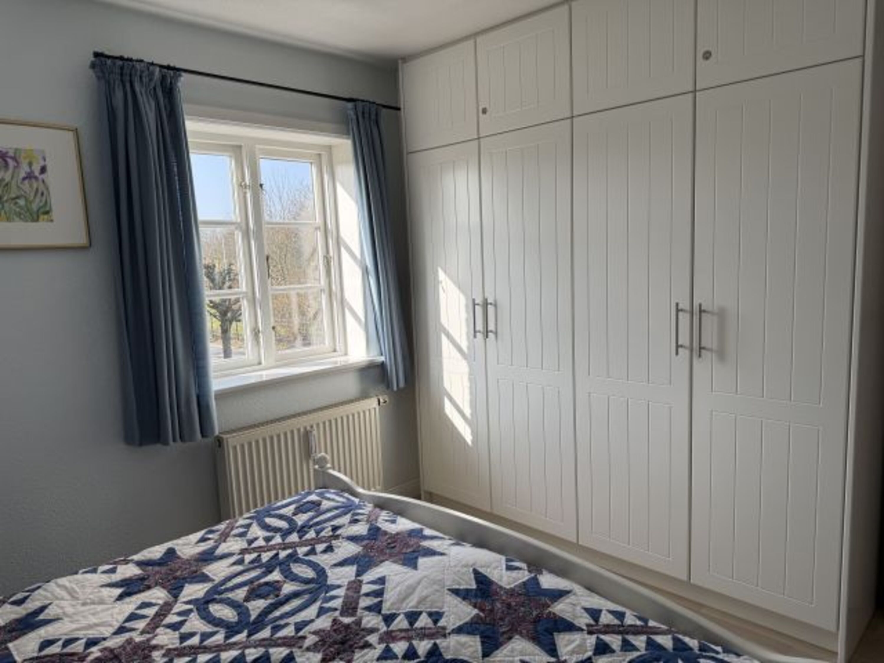 Schlafzimmer mit Doppelbett