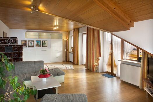 Wohnzimmer mit Kachelofen