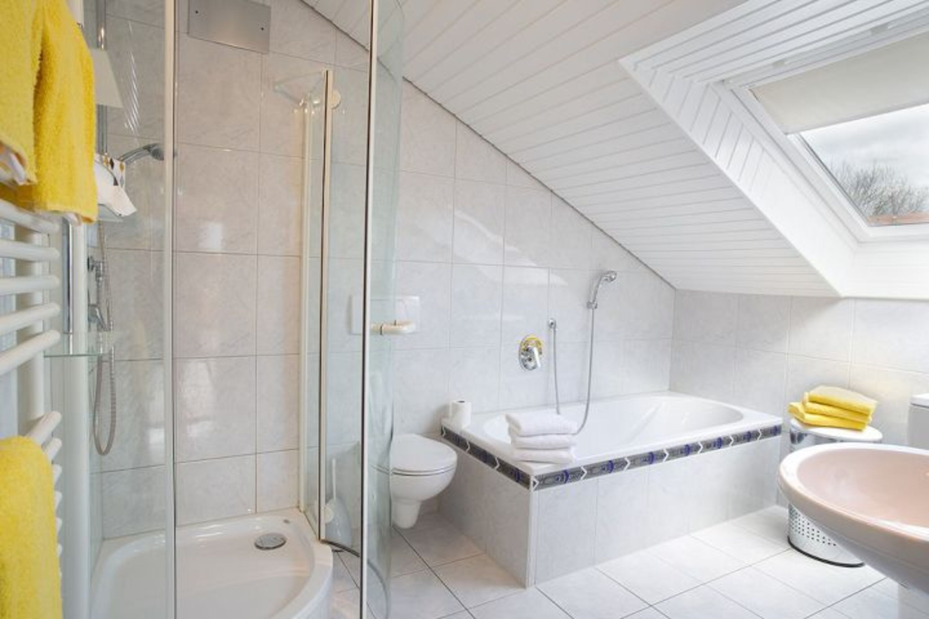 großzügiges Badezimmer