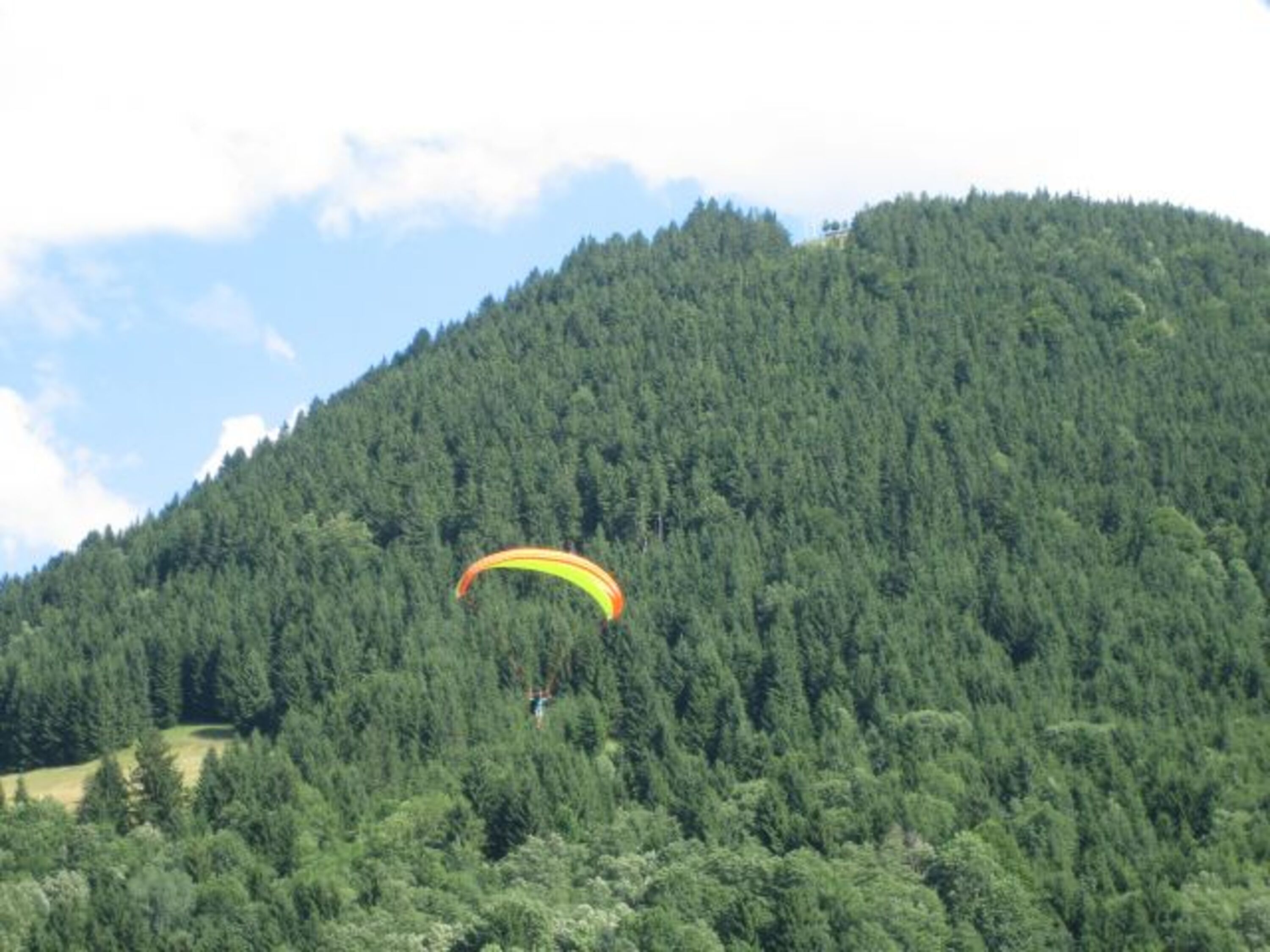 Gleitschirmflieger am Buchenberg