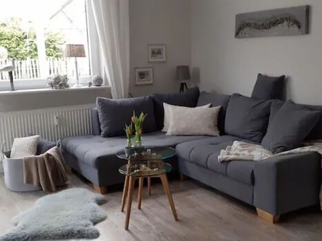 Ecksofa im Wohnzimmer mit Schlaffunktion