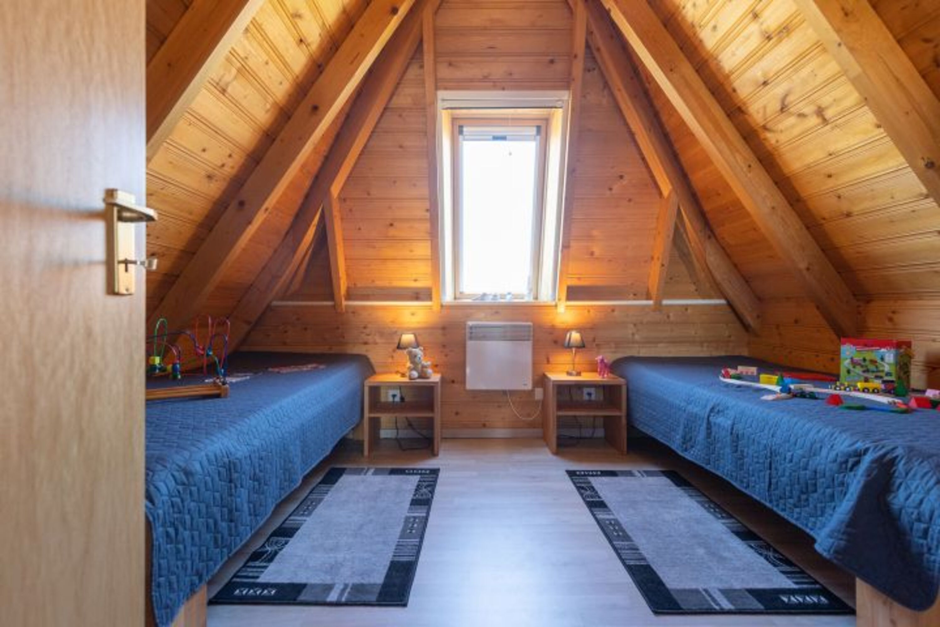 Schlafzimmer/Kinderzimmer OG