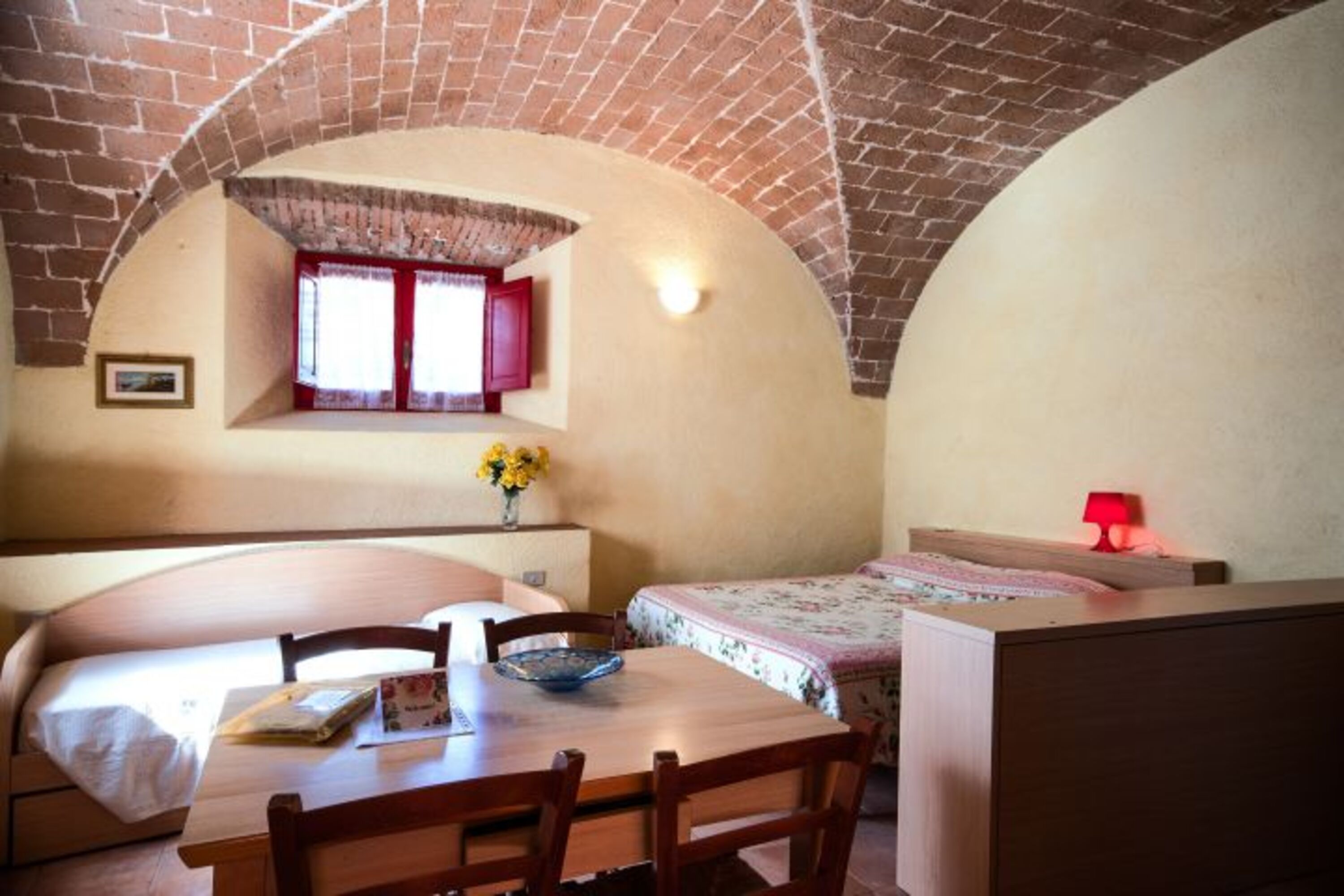 jede Wohnung hat Doppelbett und 2 Einzelbetten