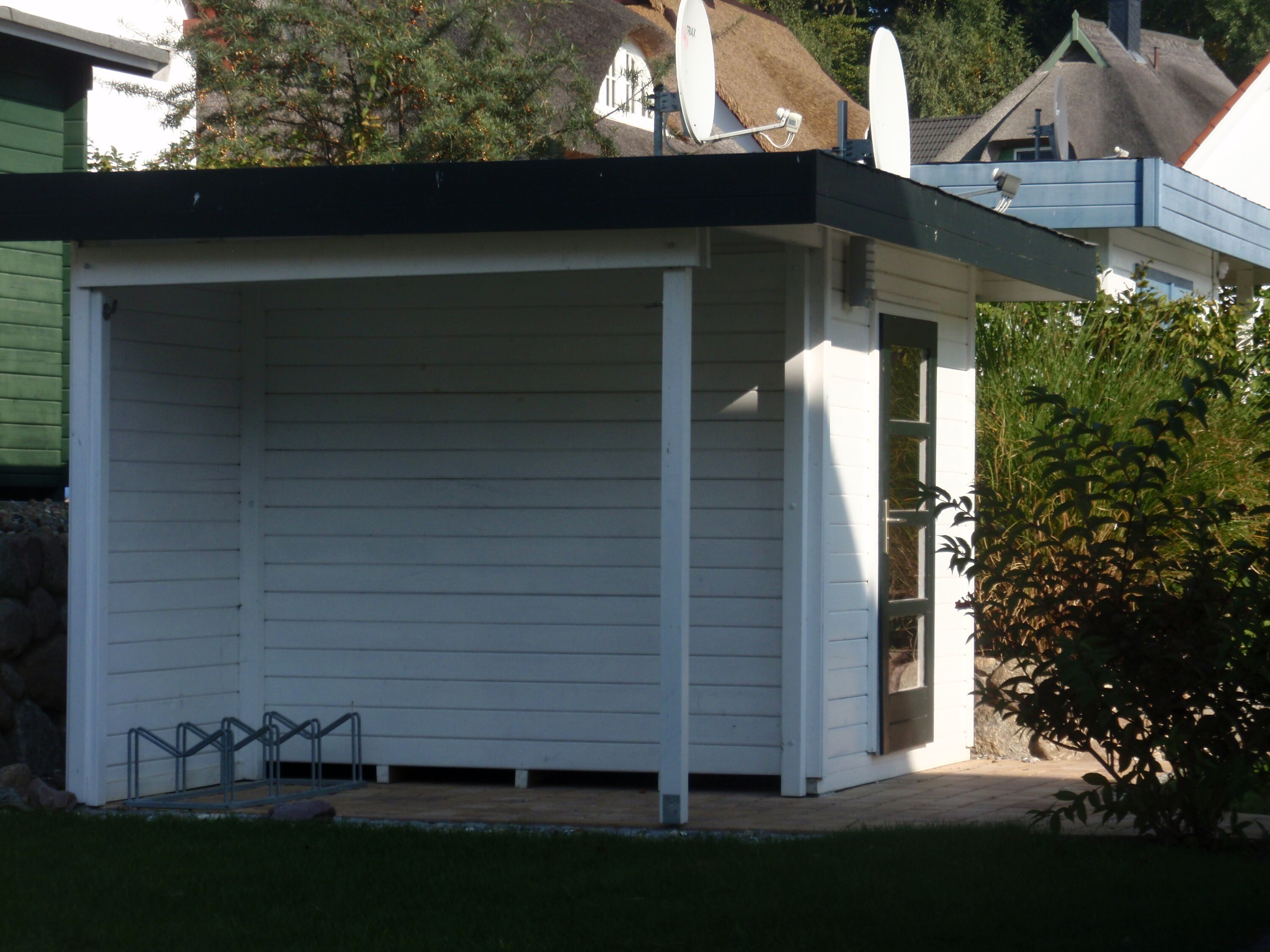 kleines Gartenhaus auf dem Grundstück Villa Ostseestrand