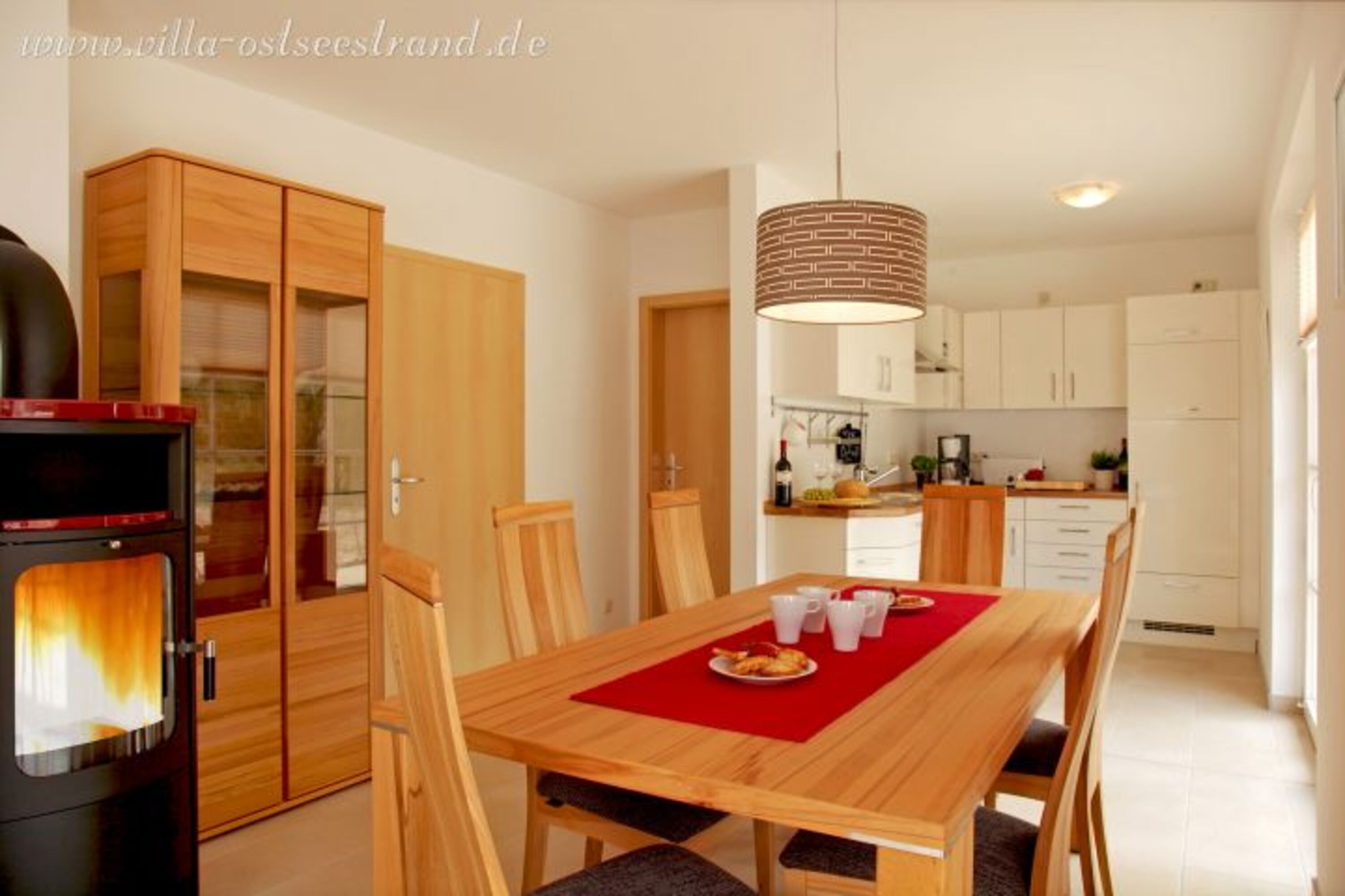 offner Küchen- und Essbereich