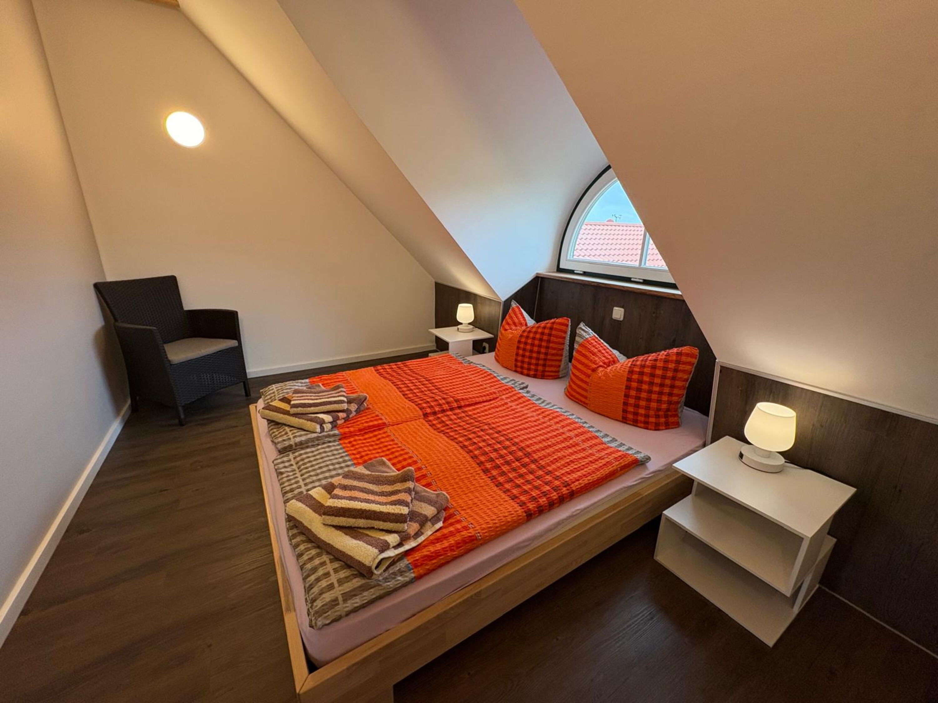 in der Wohnung sind 2 separate, baugleiche Schlafräume im Dachgeschoss