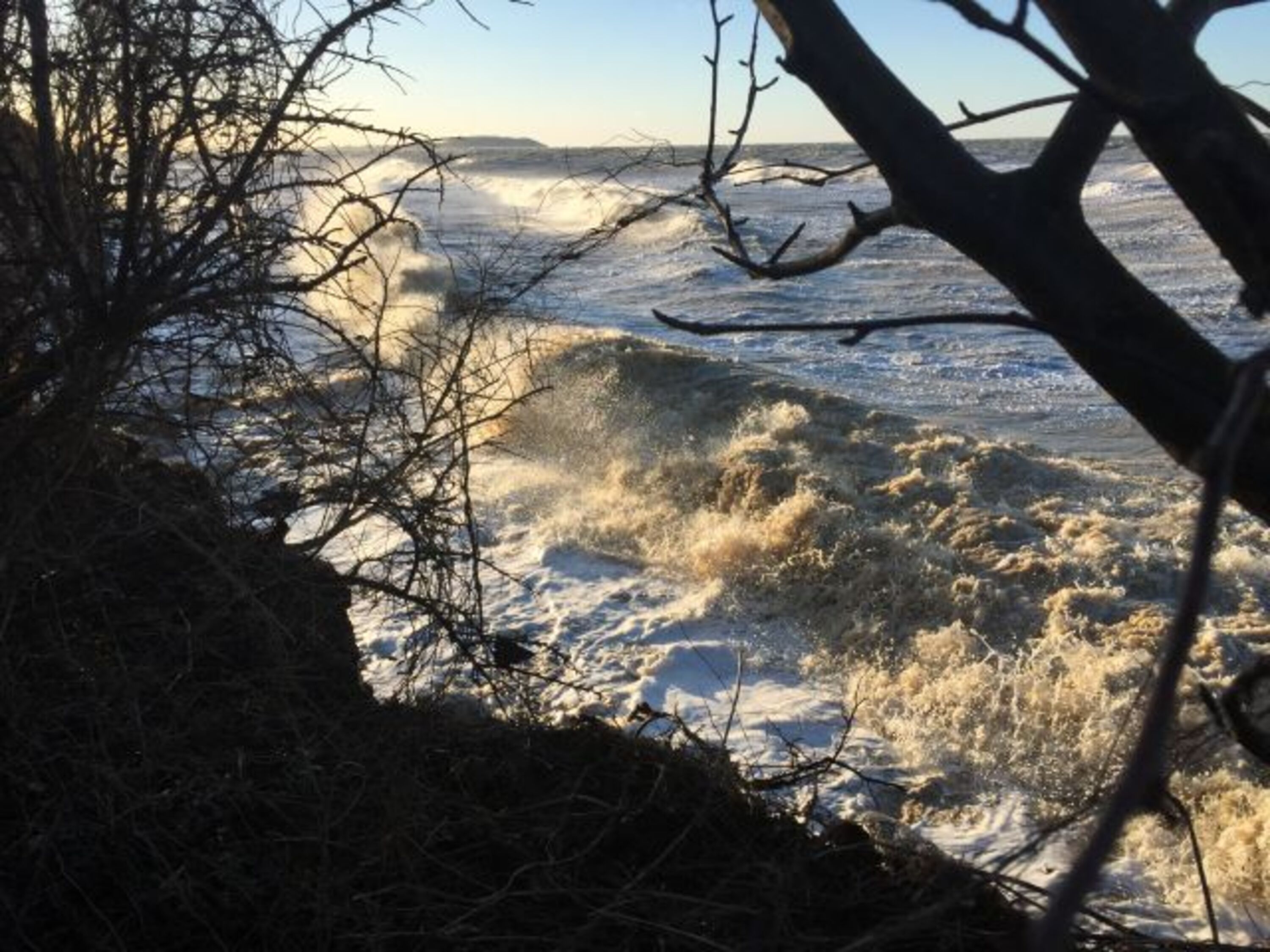 Die Ostsee in der Nähe beim Wintersturm im Januar 2019