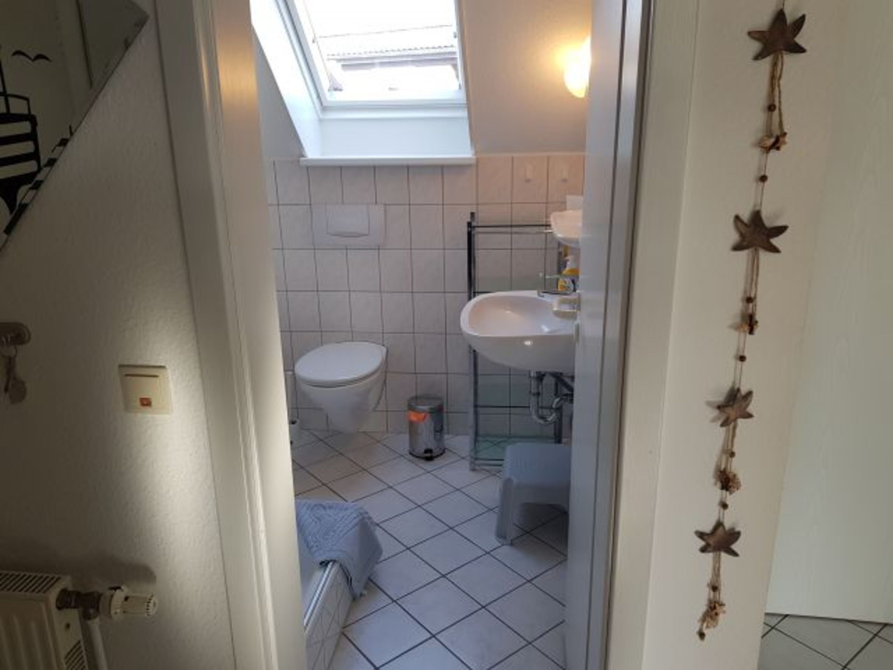 Flurbereich mit Blick ins Badezimmer