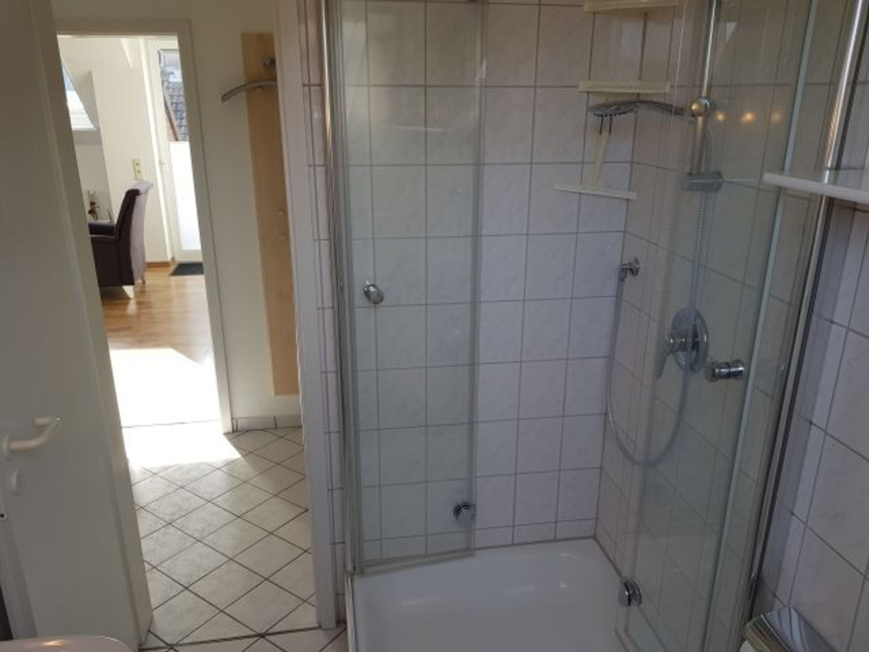 Dusche im Badezimmer
