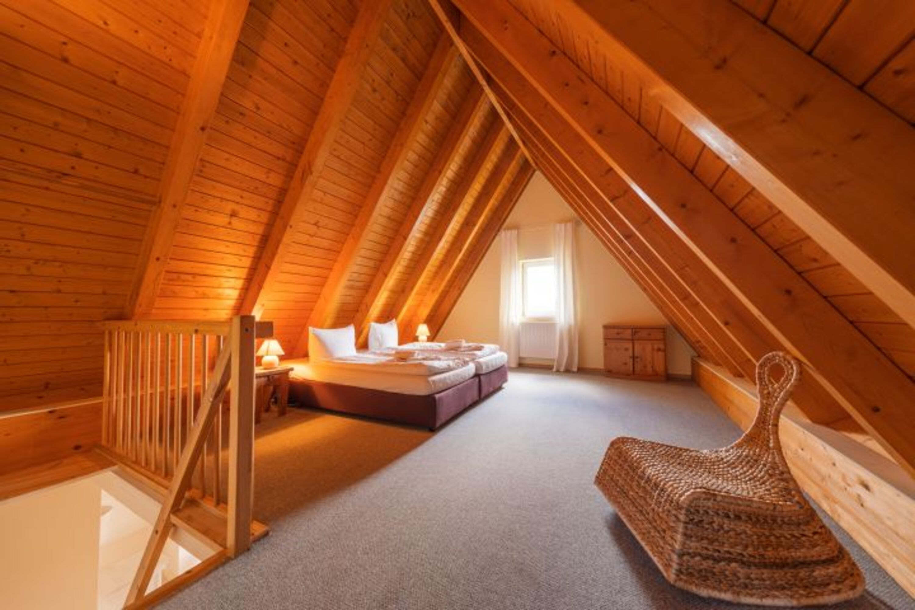 Reetdachhaus Schwalbe - Aufbettung Spitzboden