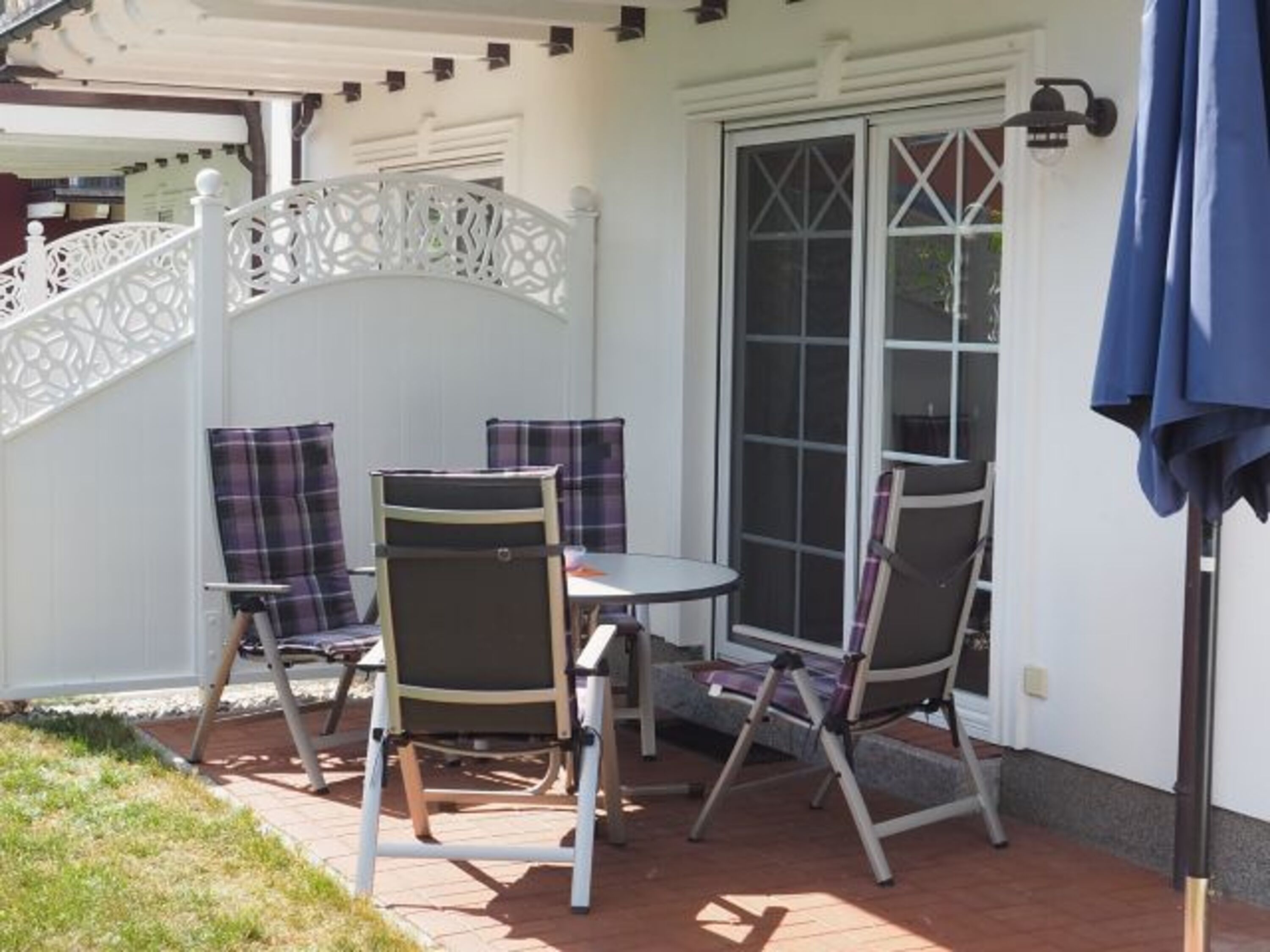 Terrasse mit Gartenmöbel