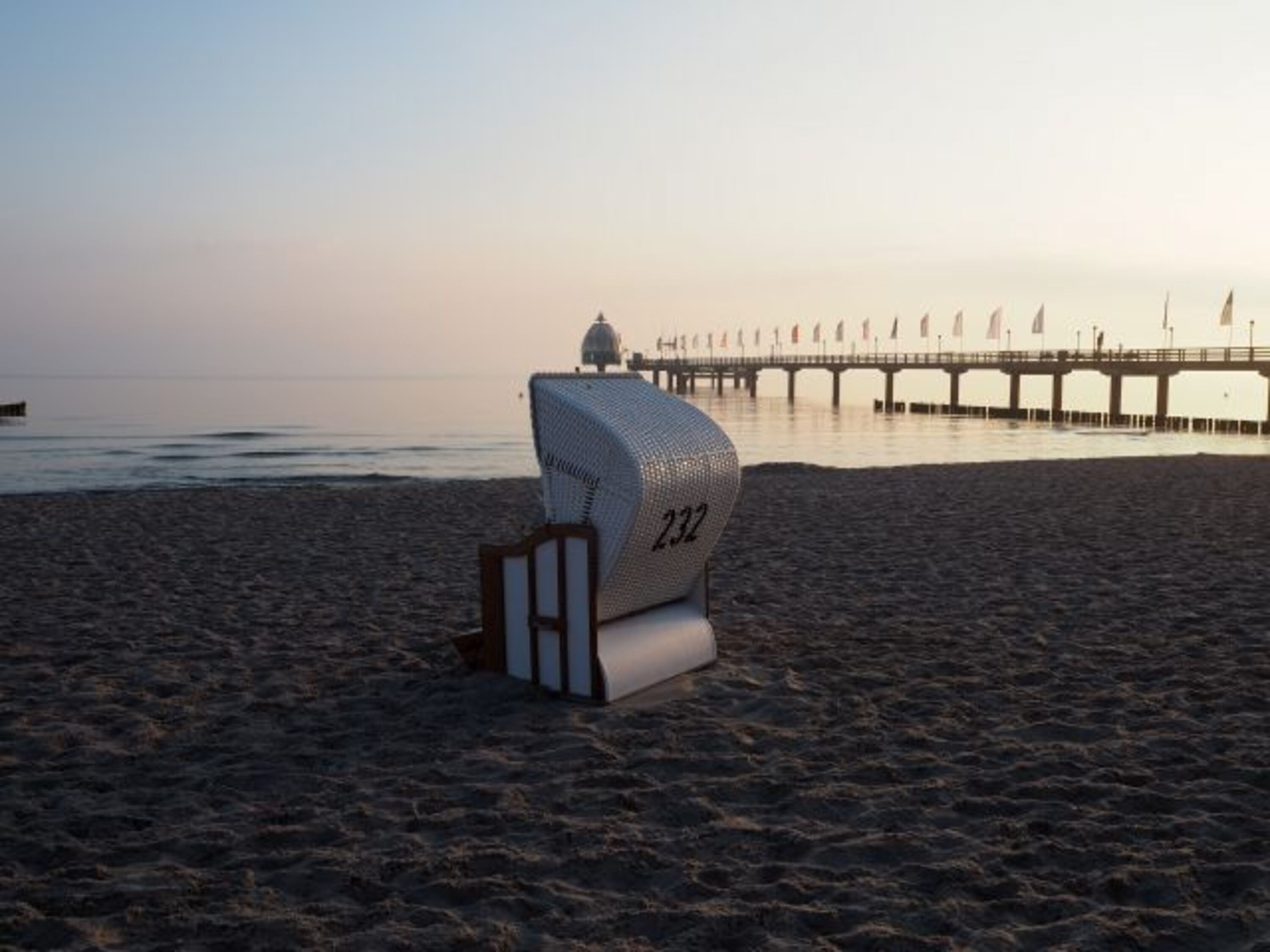 Strand mit Seebrücke