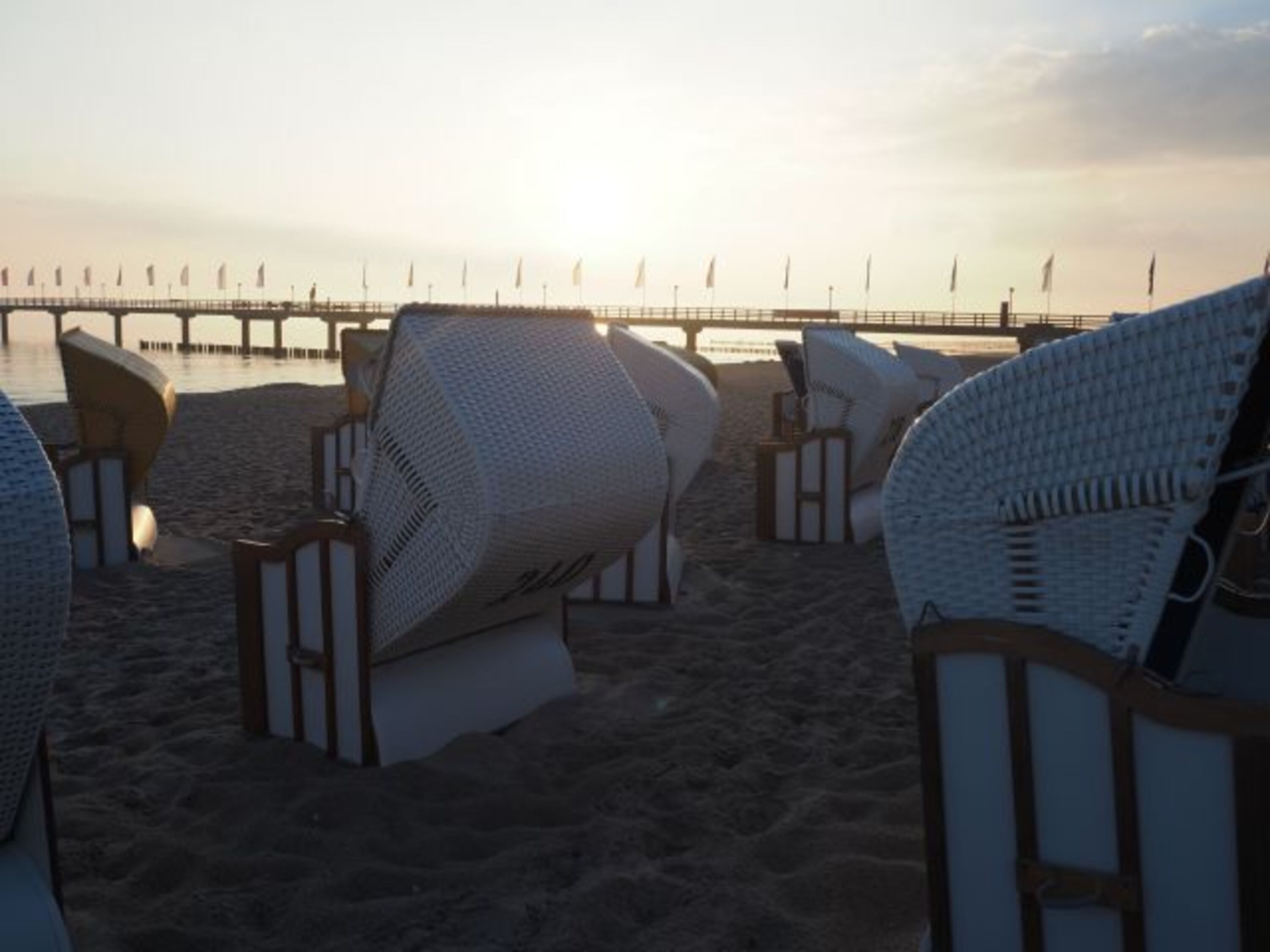 Strand mit Seebrücke