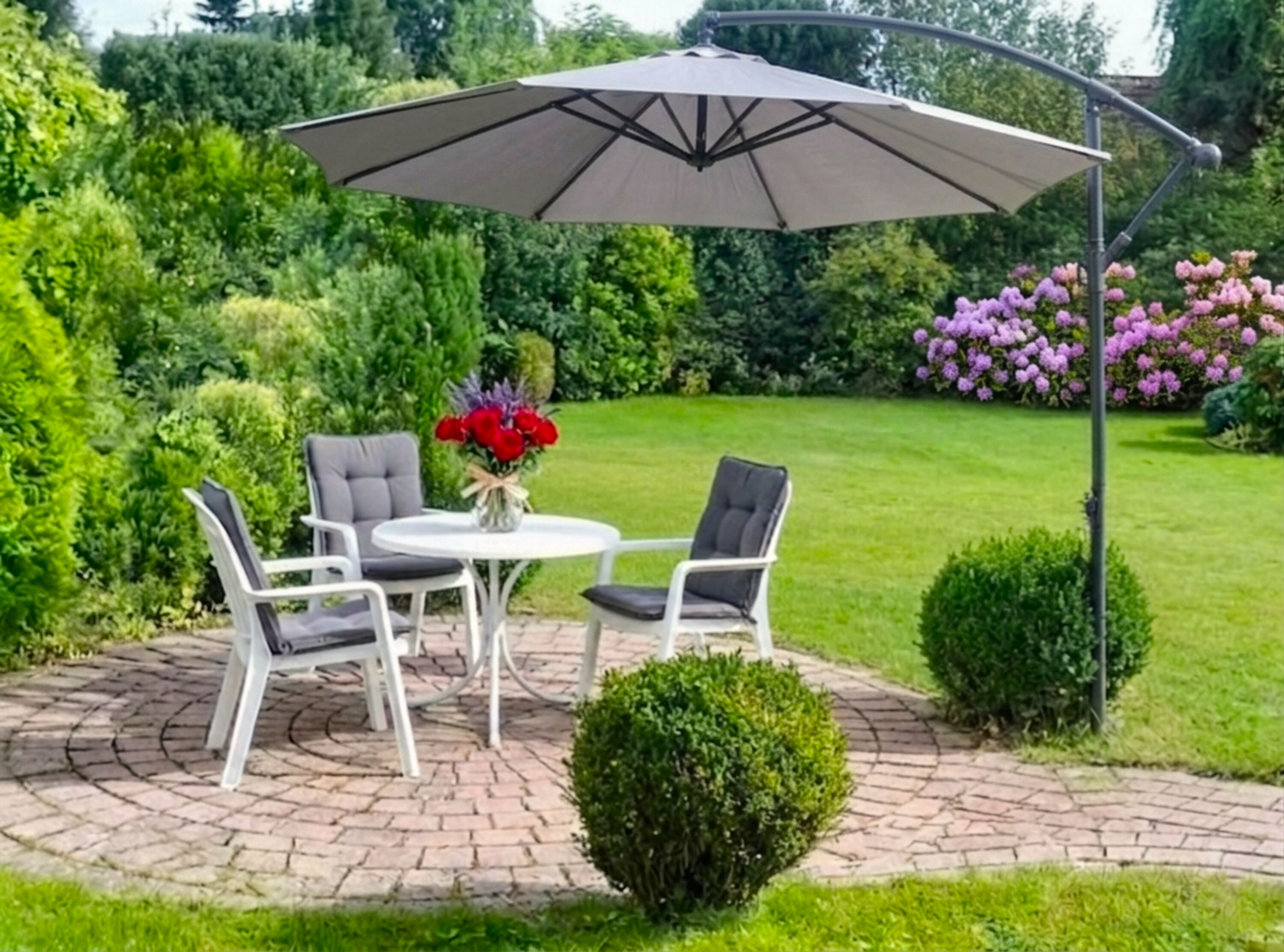 Garten mit Terrassenplatz