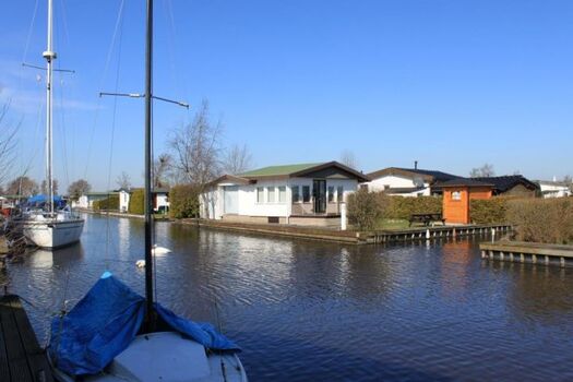 Blick auf das Chalet und den Südgarten