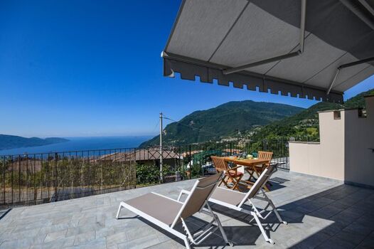 Grosse Balkon mit Seeblick