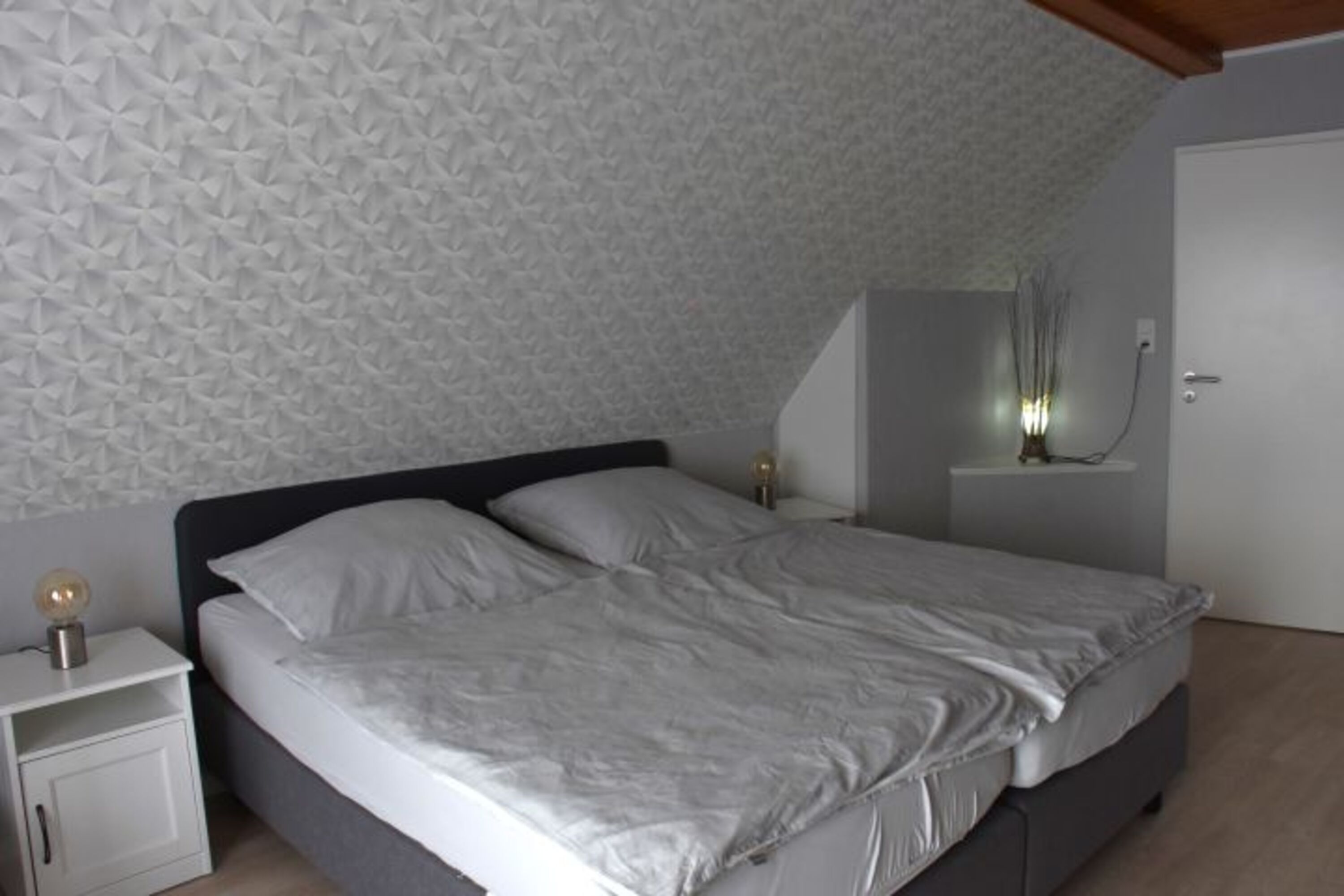 Schlafzimmer mit Doppelbett