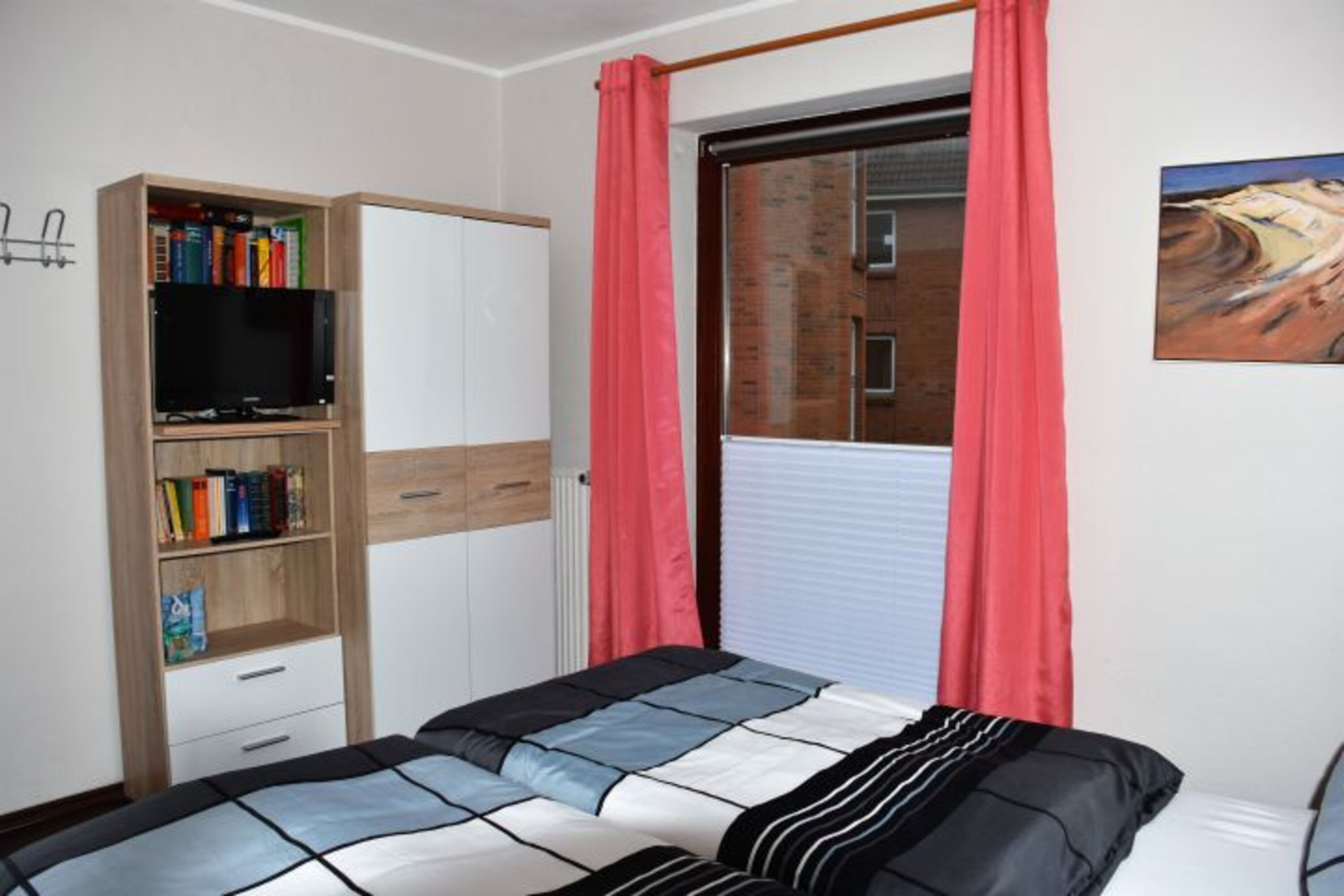 Schlafzimmer mit 2.TV Gerät