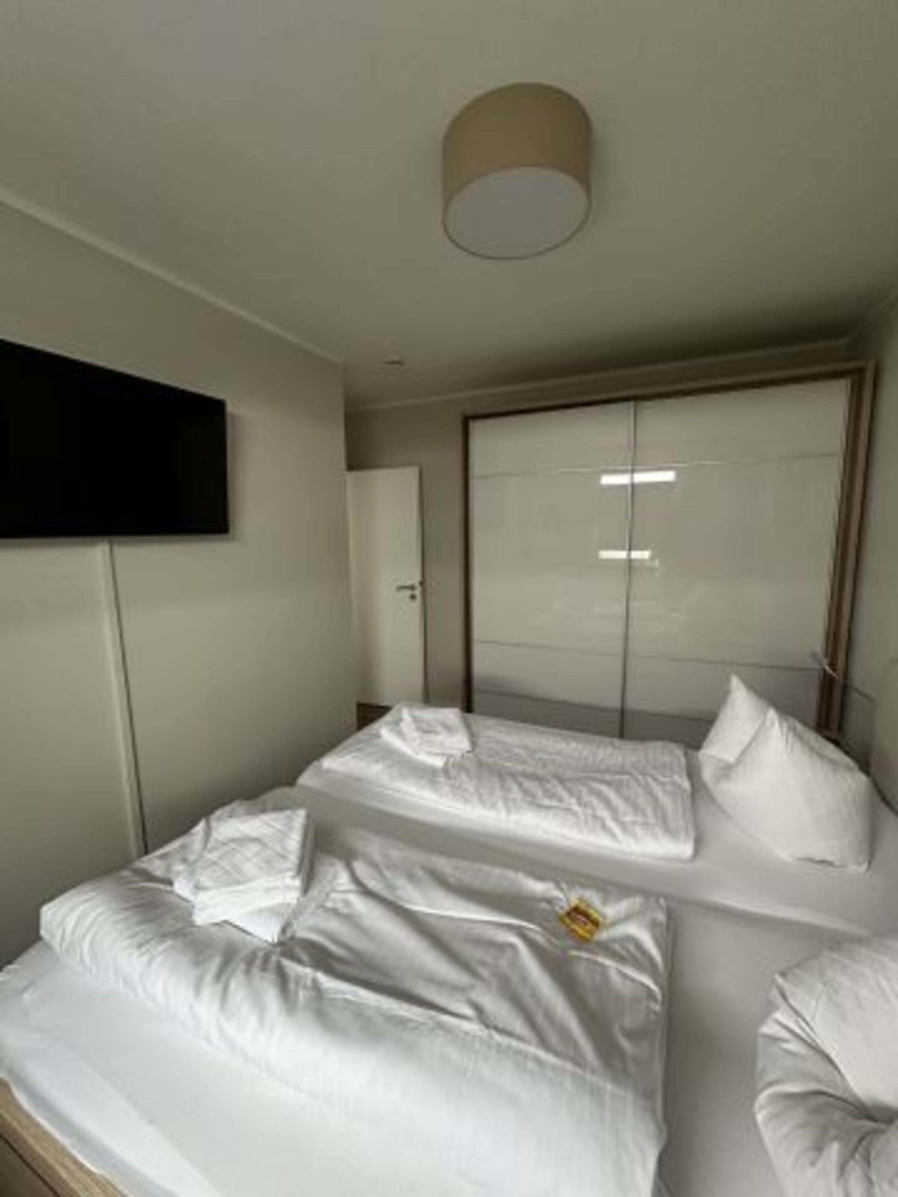 Schlafzimmer mit Doppelbett