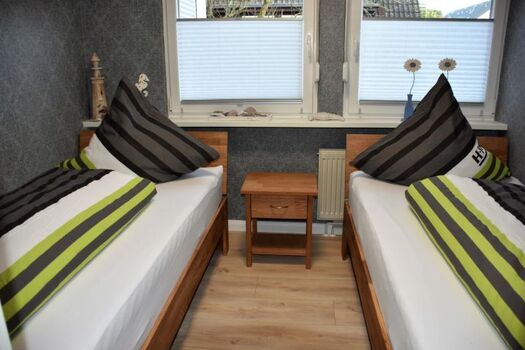 Schlafzimmer mit 2 Einzelbetten