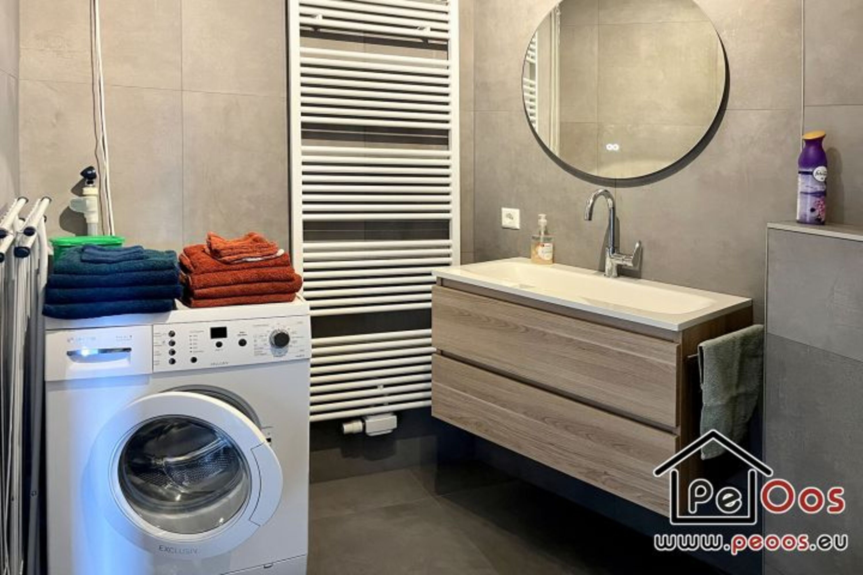 Badezimmer mit Waschmaschine - neu renoviert