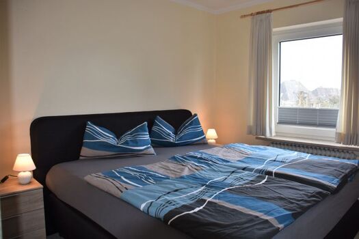 Schlafzimmer mit Doppelbett