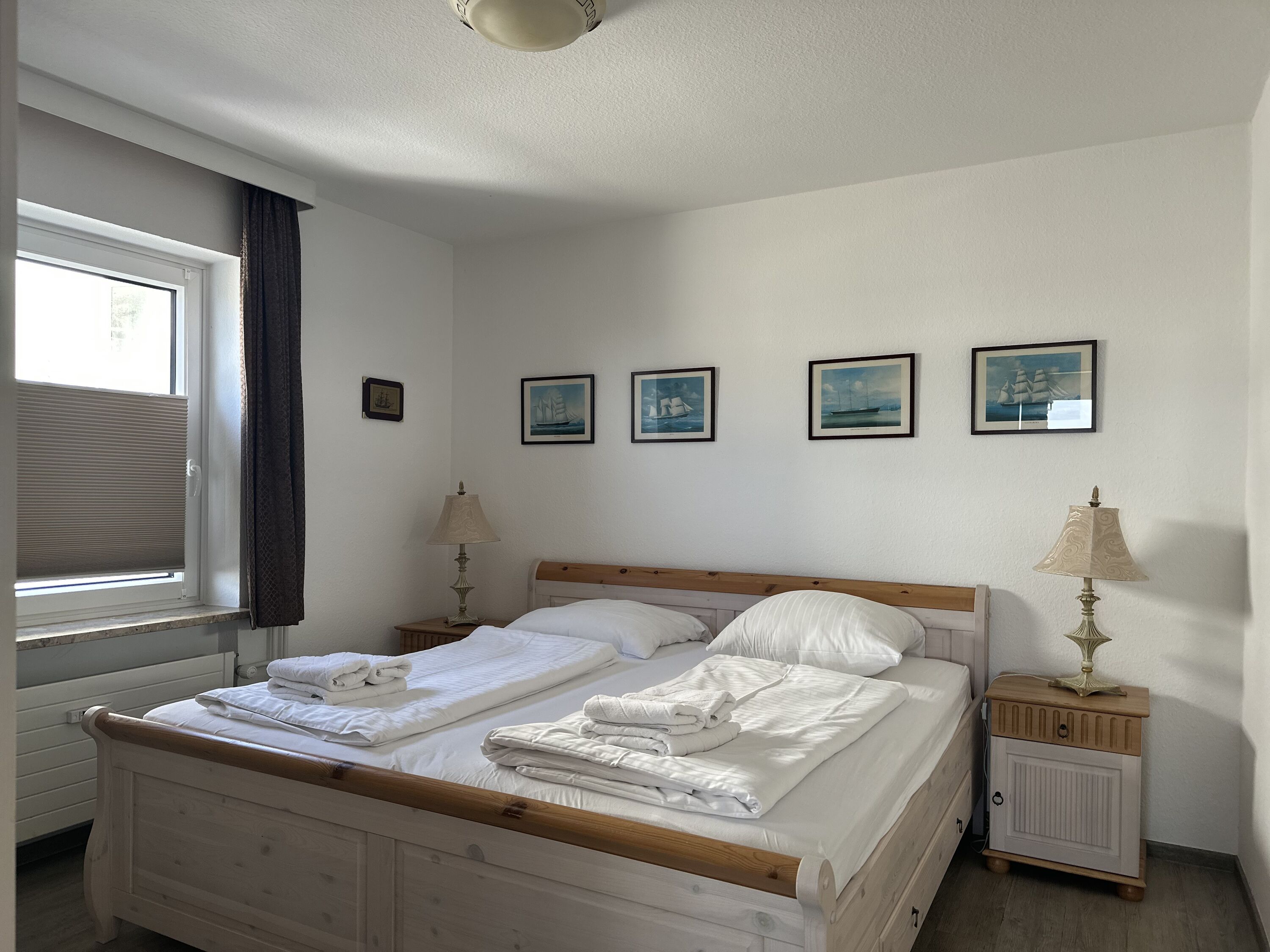 Schlafzimmer mit Doppelbett