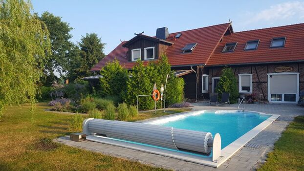Gartenbereich mit Pool