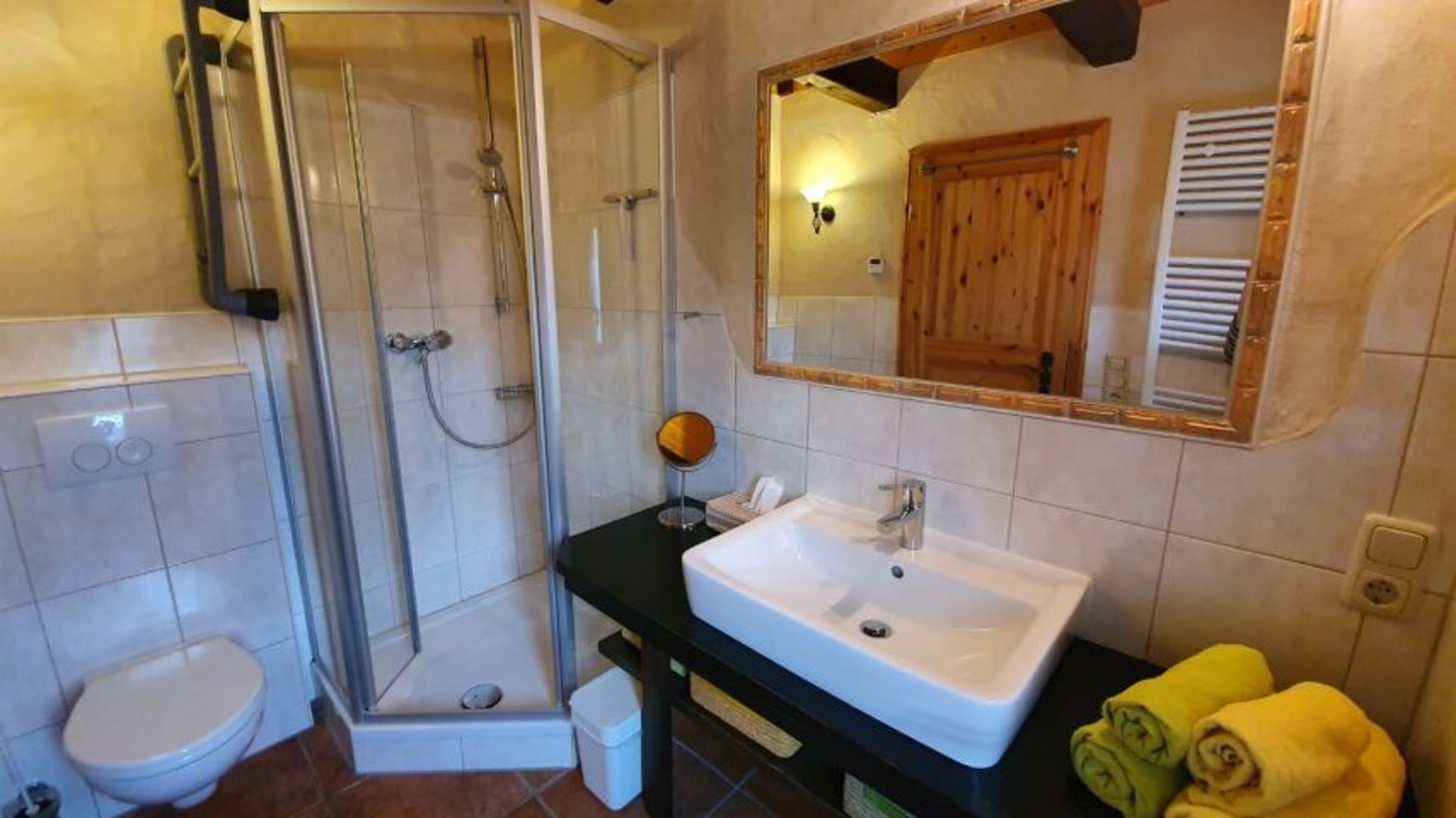 Badezimmer mit Dusche