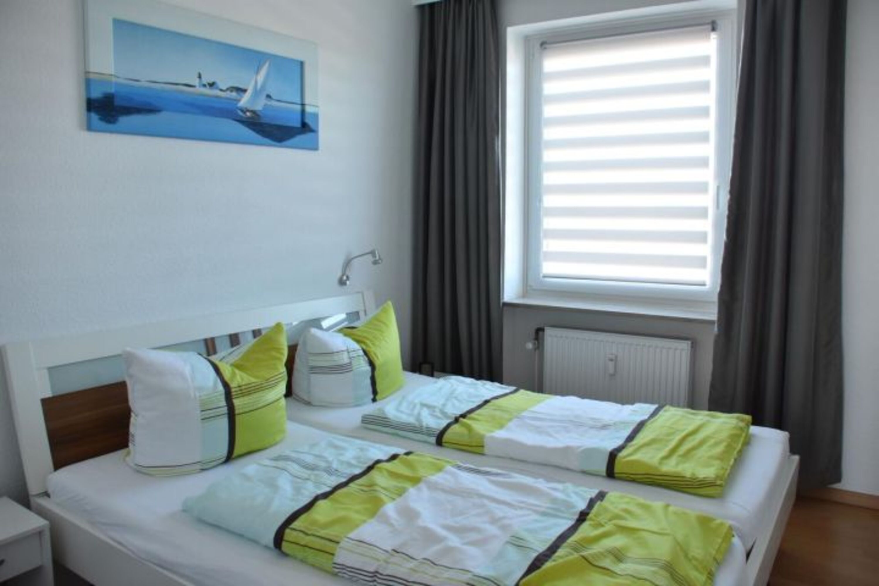 Schlafzimmer mit Doppelbett