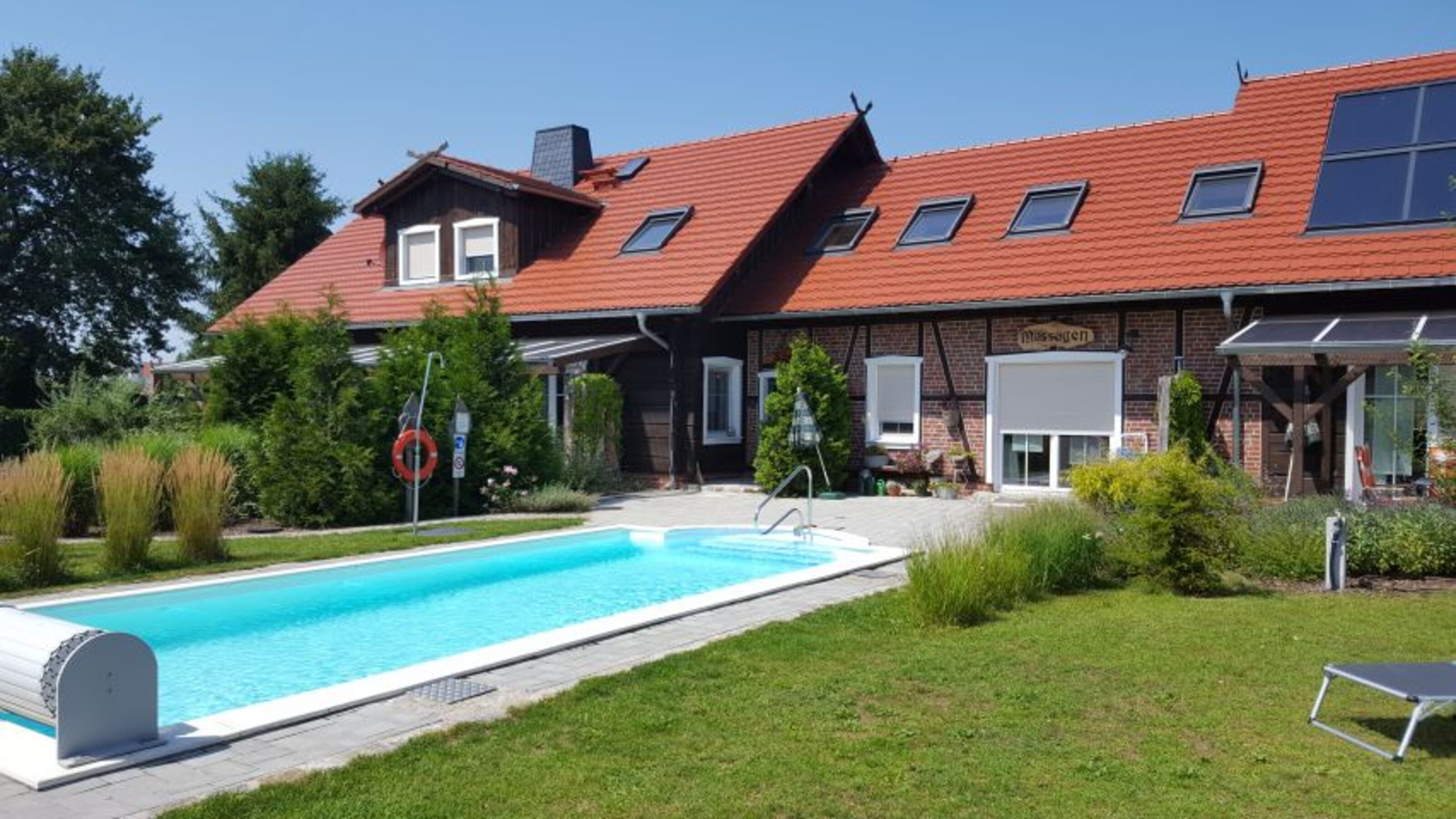 Pool im Gartenbereich
